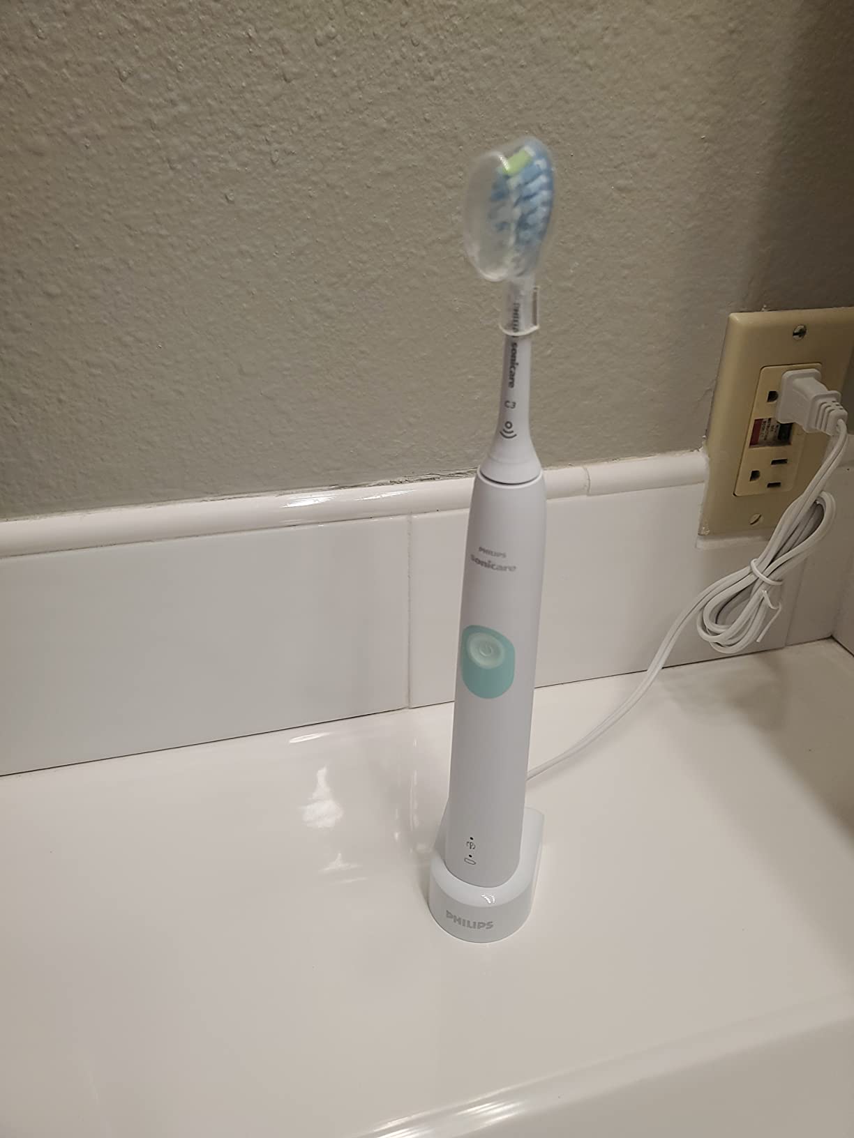 Phillips Sonicare Sonicare ProtectiveClean Removes up to 7x More Plaque, Long lasting 4 day Battery Life Rechargeable Electric Toothbrush, White/Grey customer photo 1