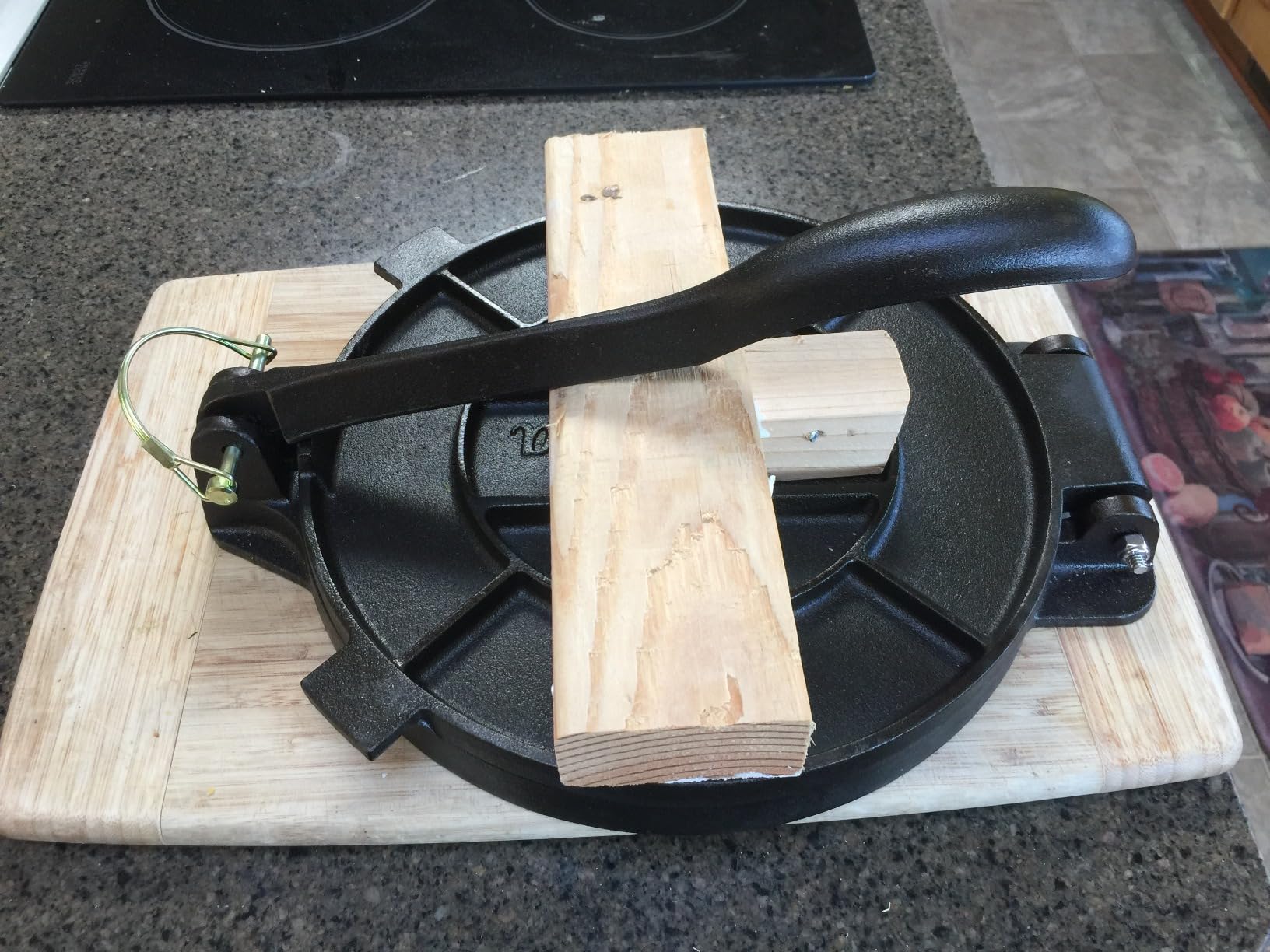 Uno Casa Cast Iron Tortilla Press 8 Inch | Pre-Seasoned Tortillera customer photo 2