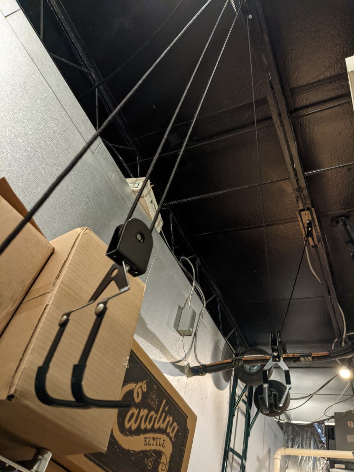 Bike Lift Hoist for Garage Ceiling, Heavy Duty Ceiling Mountain Bicycle Hanger Pulley Rack 100 lb Capacity customer photo 1