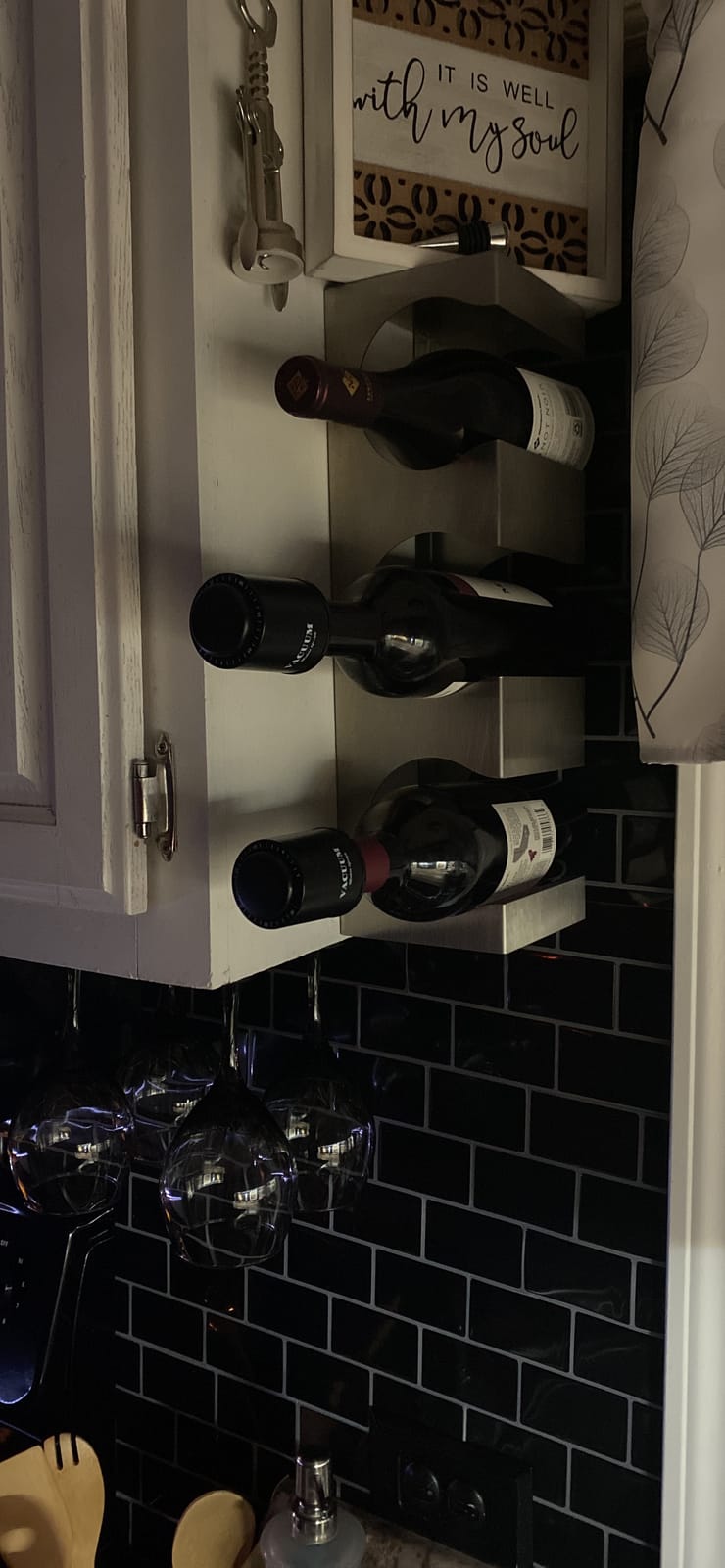 [2 PACK] Wine Bottle Stoppers,Real Vacuum Stoppers,Reusable Wine Preserver,Wine Corks Keep Fresh,Best Christmas and Birthday Gifts for Wine Lovers. customer photo 1