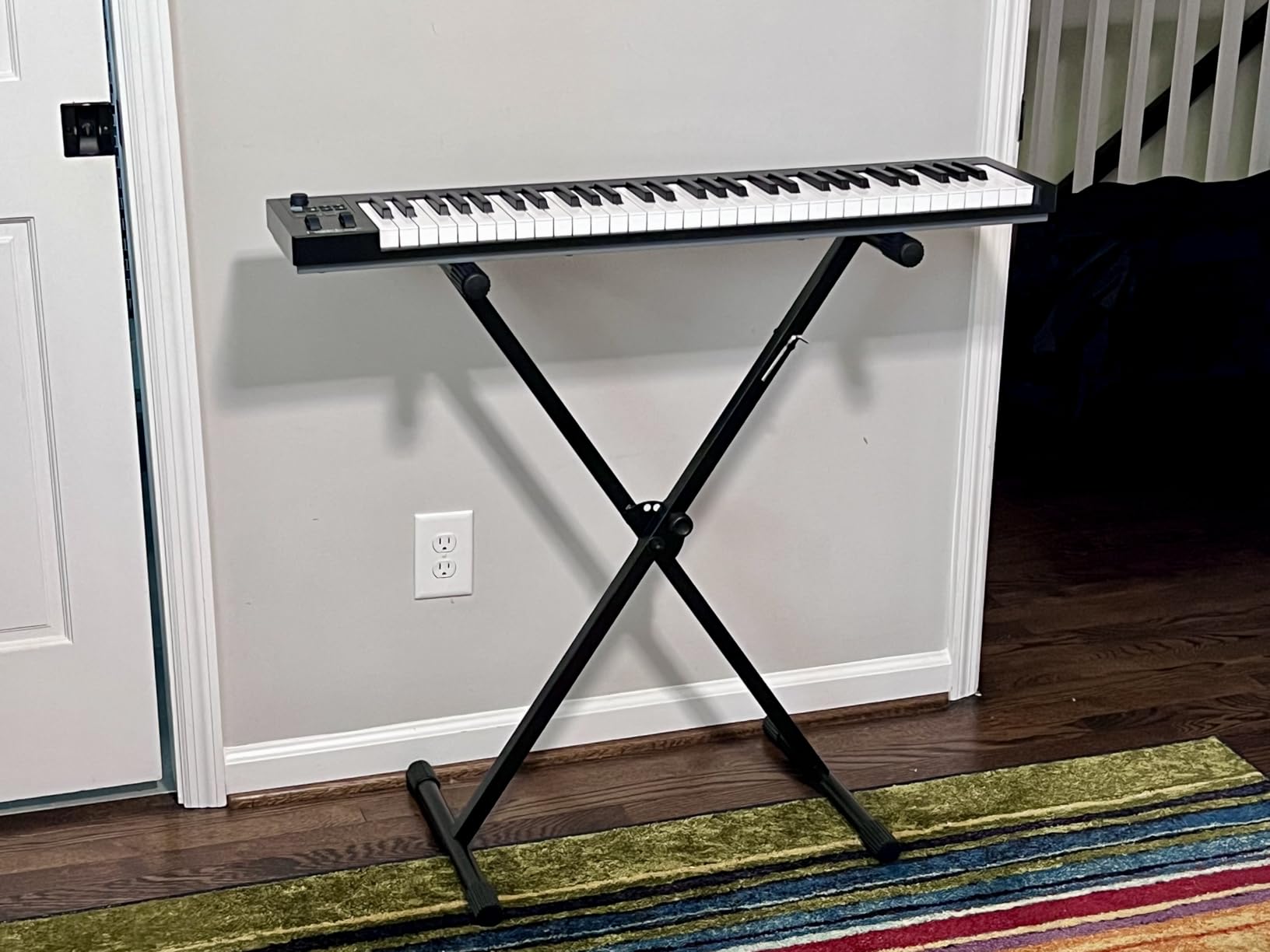 Amazon Basics Sturdy Keyboard and Piano Stand, Heavy-Duty Adjustable Height, X-Shape Design, Durable, Black, 27.5 to 38.2 inches customer photo 1