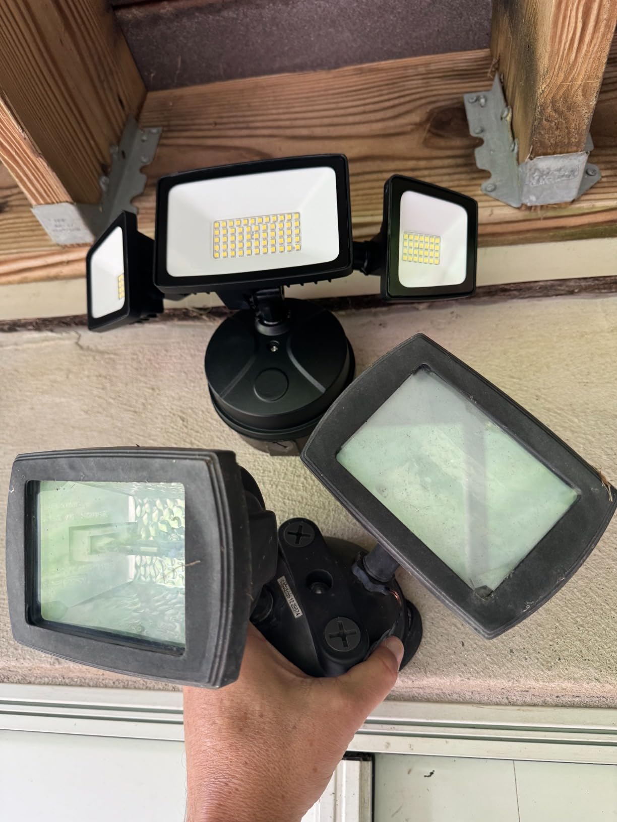 Onforu 75W Flood Lights Outdoor, 7000LM Brightness Security Lights Switch Controlled, 3 Adjustable Heads, IP65 Waterproof, 6500K Wall Mount Exterior LED Flood Light customer photo 2
