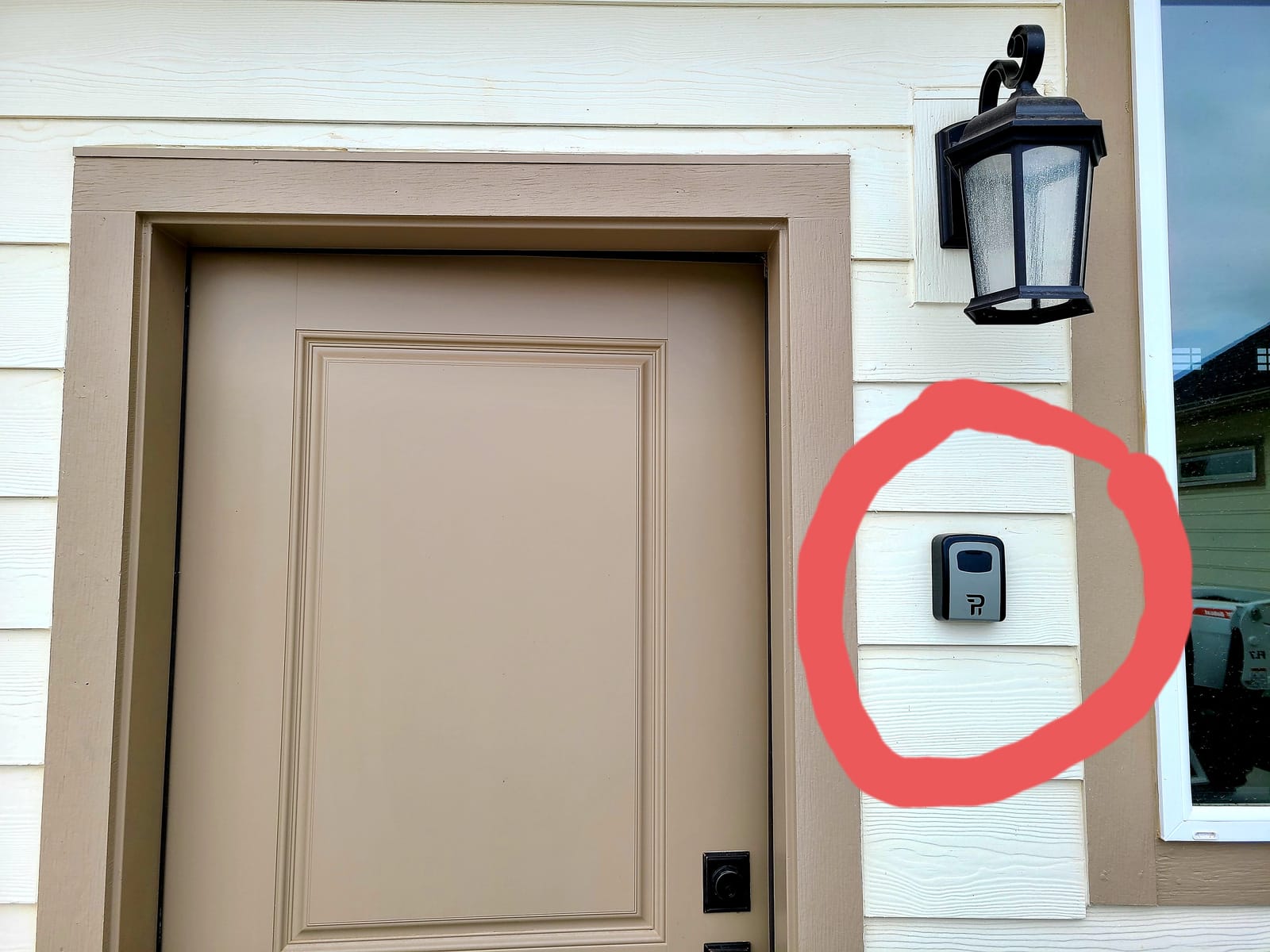 Rudy Run Key Lock Box for Outside – Large Outdoor Lockbox for Keys with Code, 4-Digit Combination Hidden Safe to Hide a Key Outside, Wall Mounted Key Storage for Home, Airbnb, 1 Pack customer photo 1