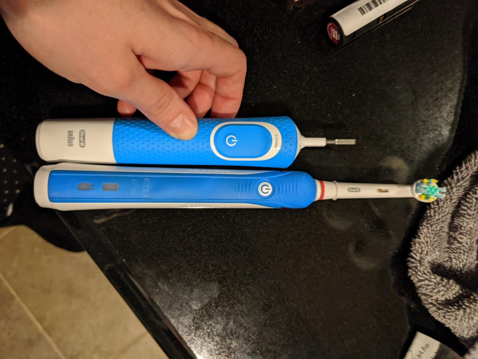 Oral-B Kids Electric Toothbrush Featuring Disney's Frozen for Kids 3+ customer photo 2