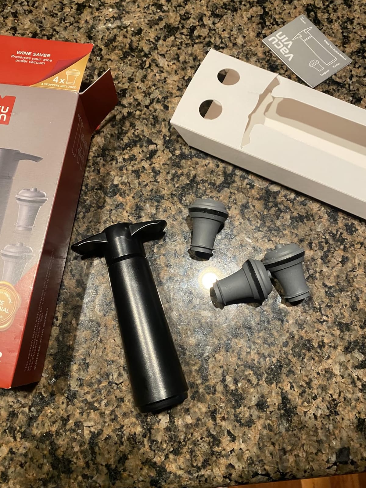 Vacu Vin Original Saver Wine Bottle Stopper – With 4 Vacuum Stoppers – Preserver Wine Stopper with Pump for Red or White Wine – Wine Accessories to Keep Wine Fresh – Airtight Seal Stoppers – Black customer photo 2