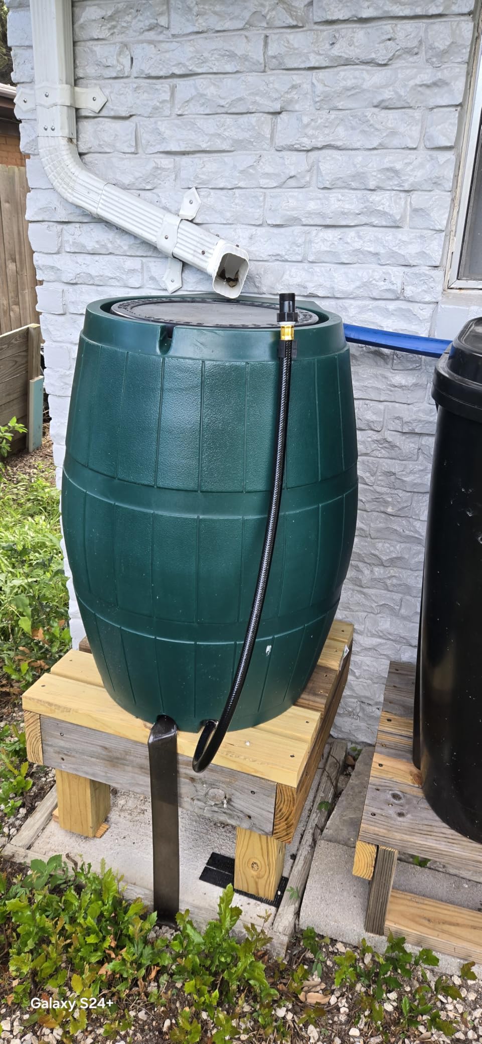 FCMP Outdoor Rain Barrel, Flat-Back Rainwater Catcher with Spigots, 50 Gallon, Black - Portable Water Storage Container Tank for Home, Garden, and Backyard customer photo 1