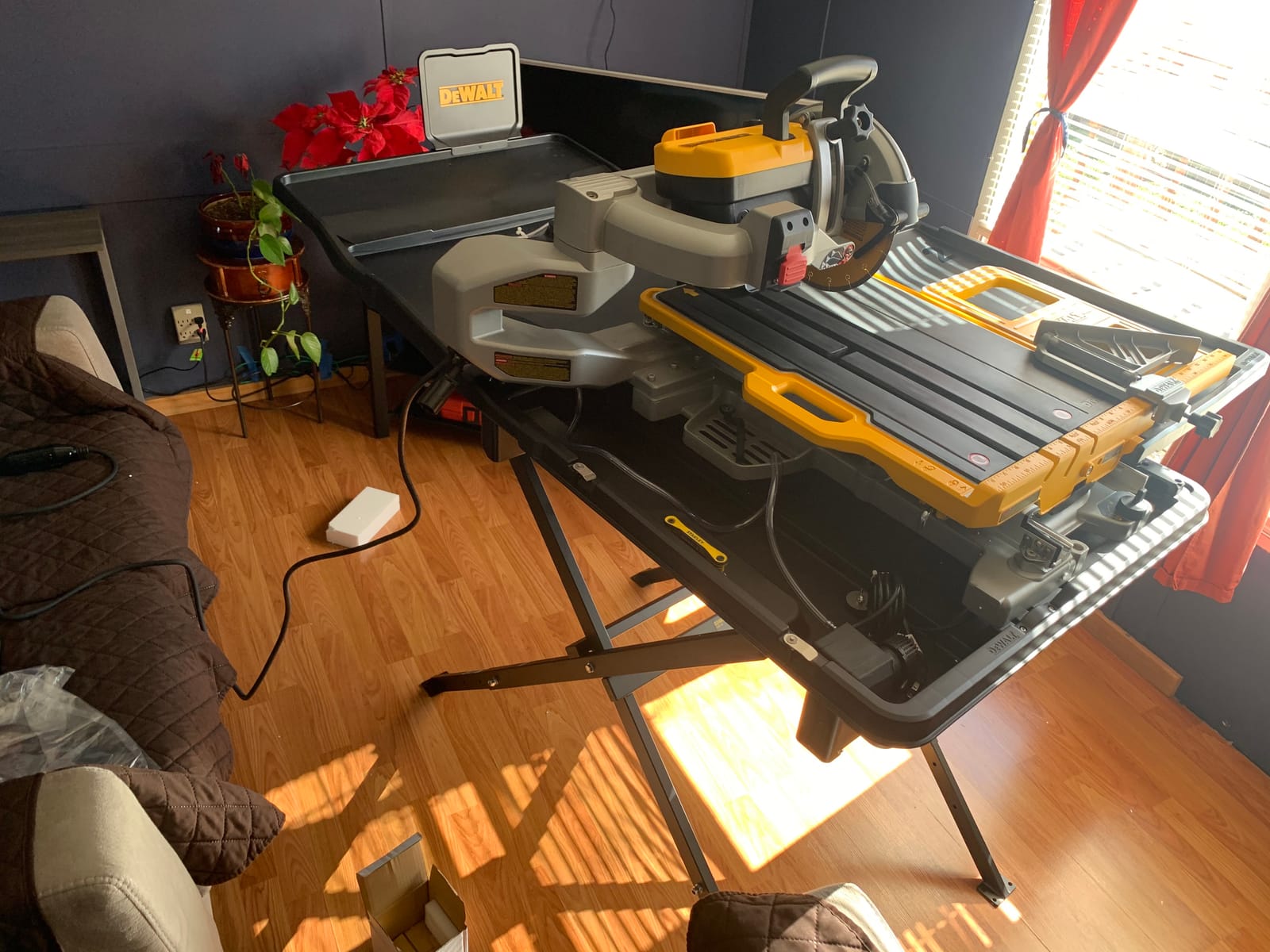 DEWALT Wet Tile Saw with Stand, 10 Inch, 15-Amp, 1,220 MWO, Corded (D36000S) customer photo 1