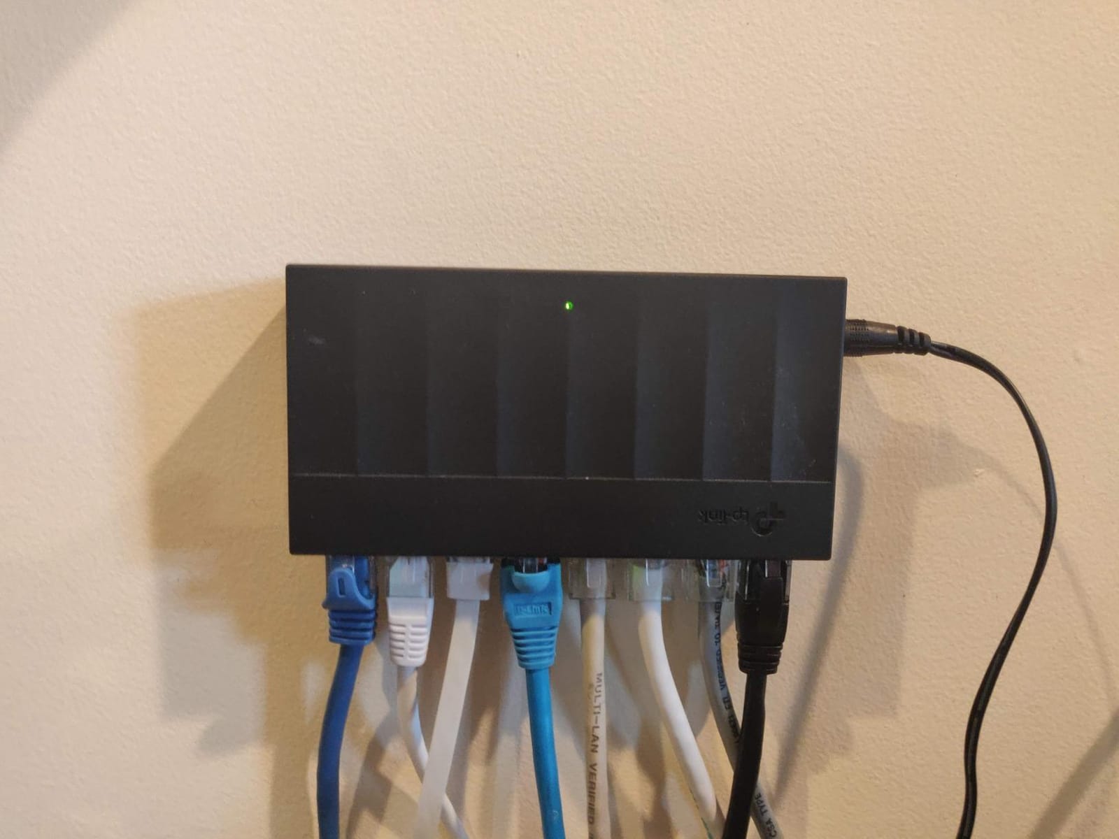 TP-Link LS1008G, Litewave 8 Port Gigabit Unmanaged Switch customer photo 1