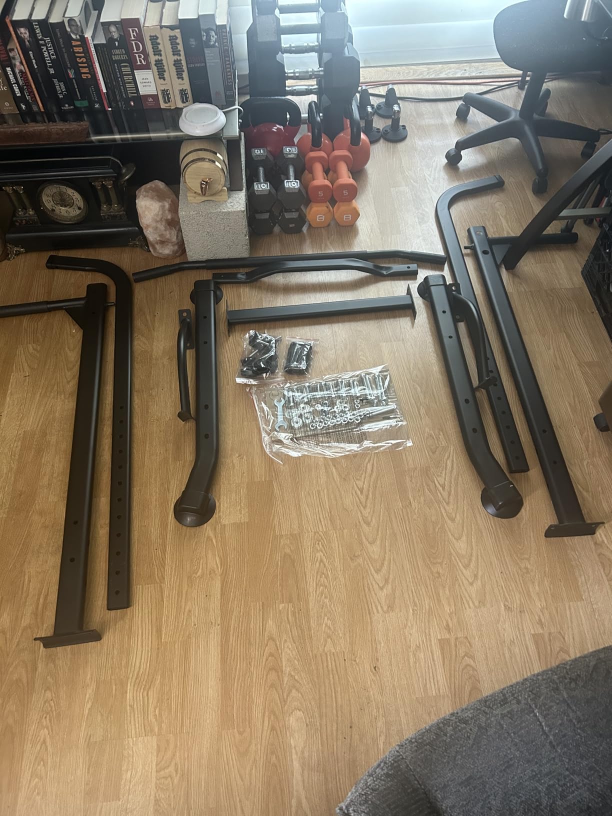 SogesHome Multi-Function Power Tower Pull Up Bar Dip Station for Home Gym customer photo 2