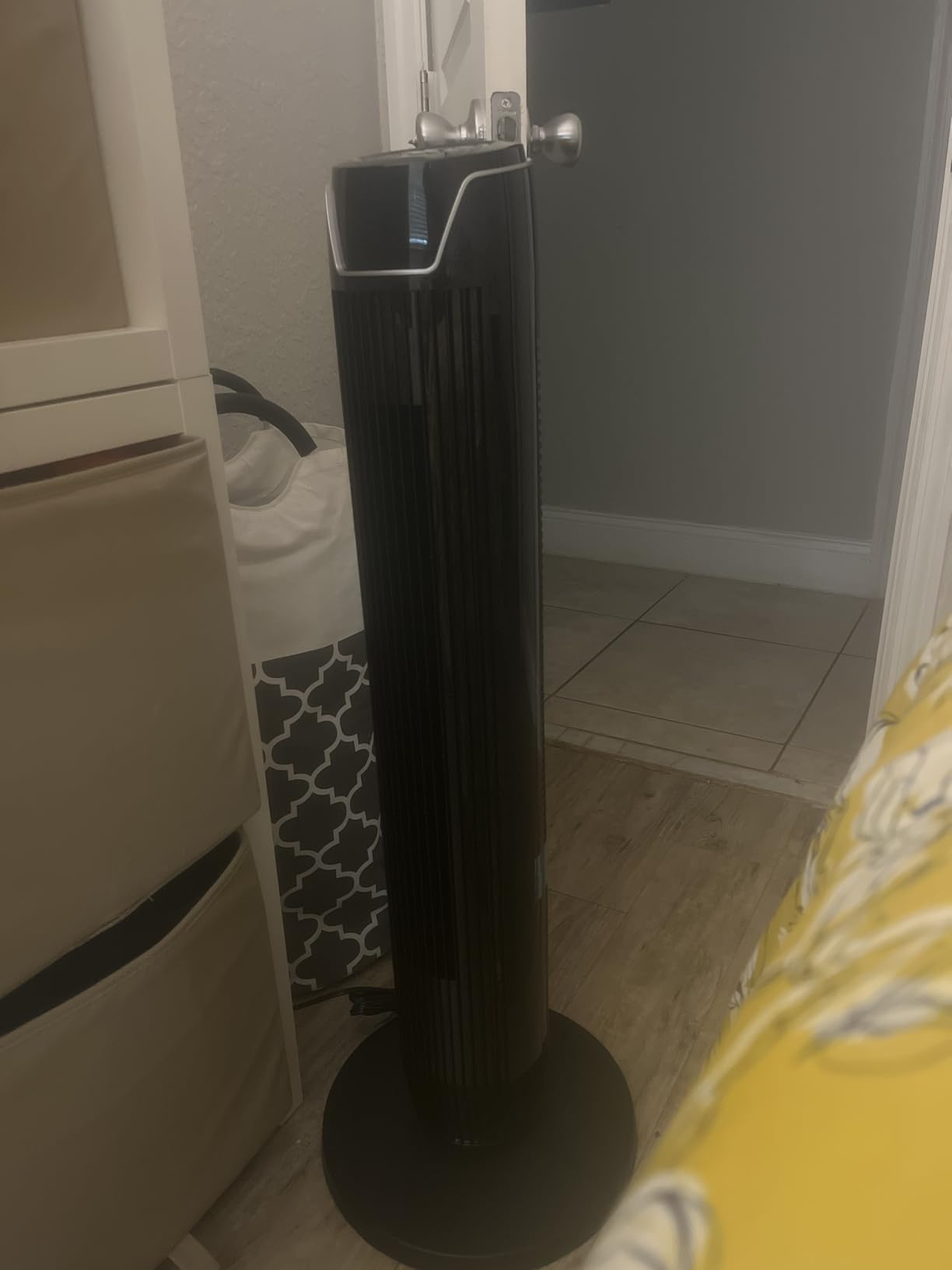 Senville Bladeless Oscillating Tower Fan for Bedroom, Remote, Quiet, Black customer photo 1