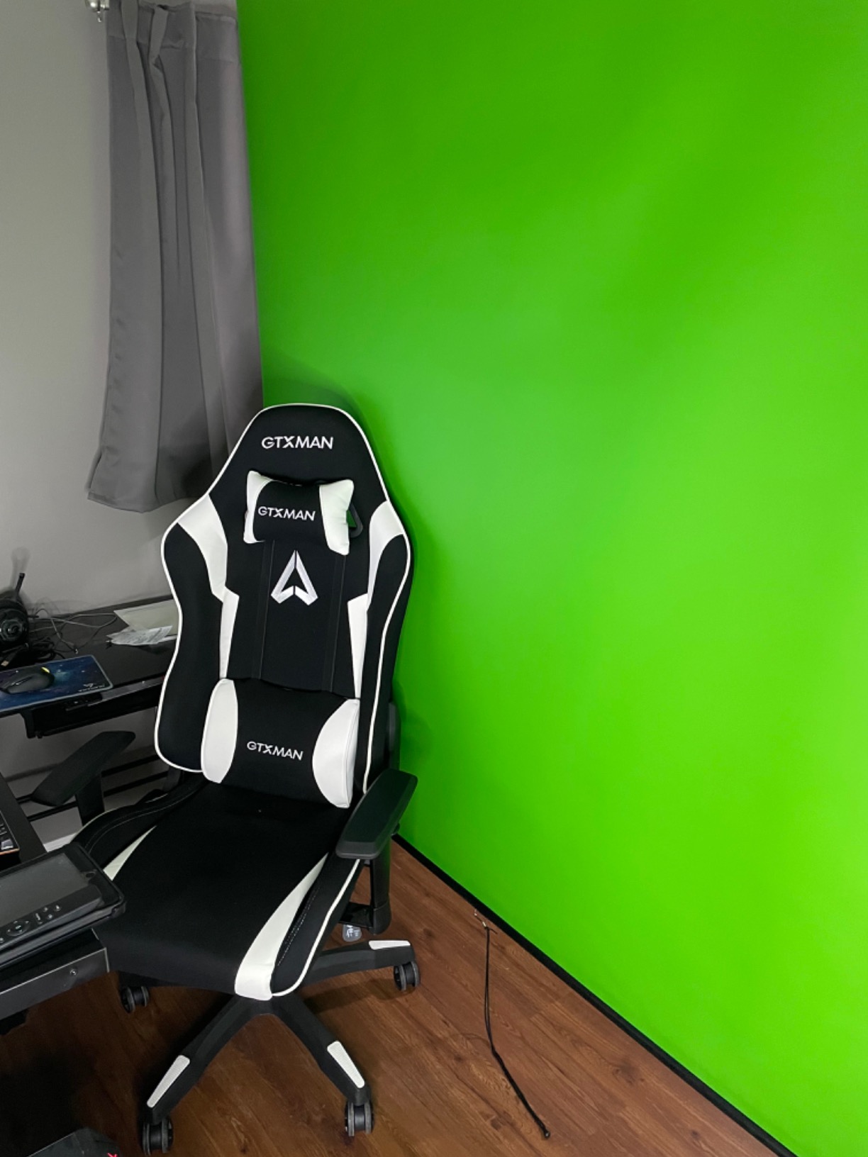 EMART Retractable Green Screen 75 x 79 Inch Collapsible Pull Down Chromakey customer photo 2