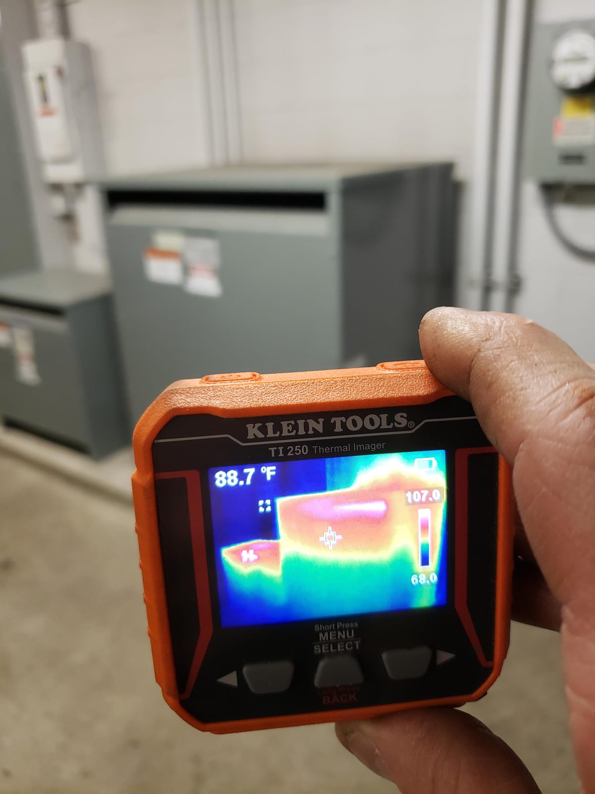 Klein Tools TI250 Rechargeable Thermal Imaging Camera, Camera Displays Over 19,200 Pixels with 3 Color Palettes, High/Low Temperature Points customer photo 1