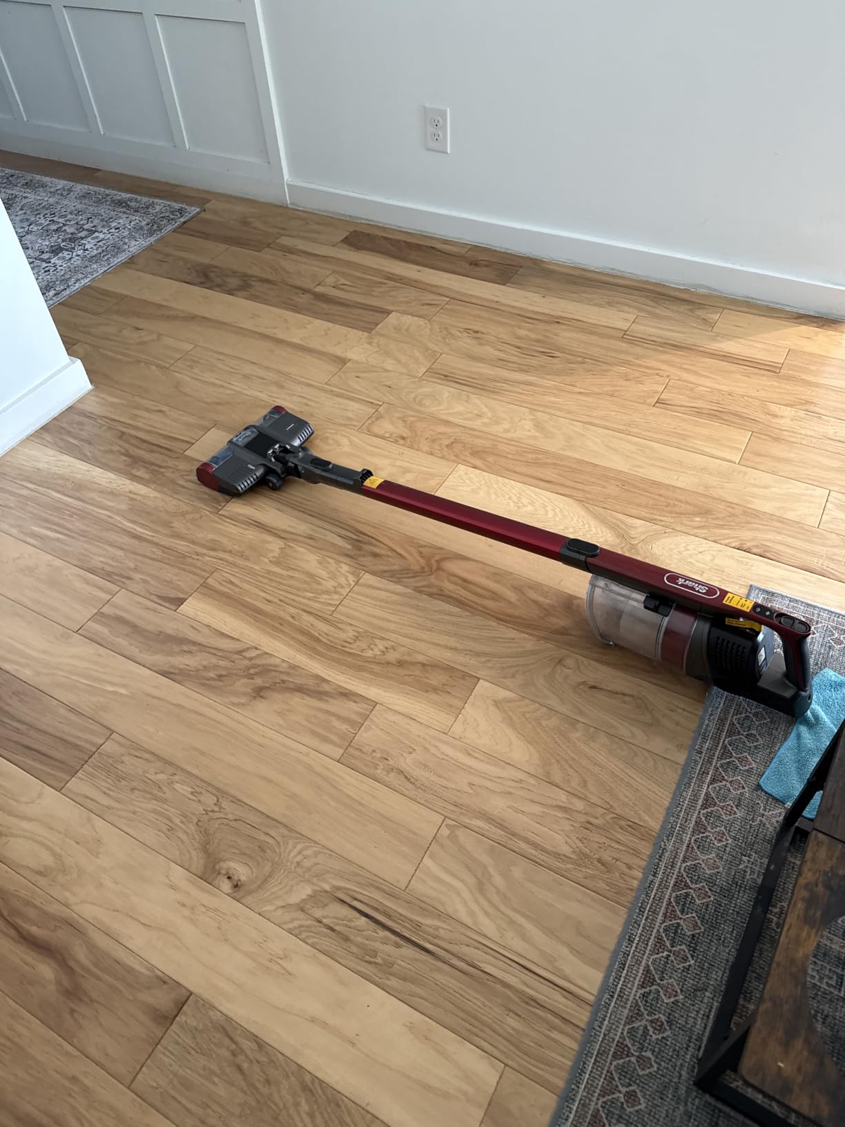 Shark Cordless Vacuum Cleaner, Red, IZ362H customer photo 1
