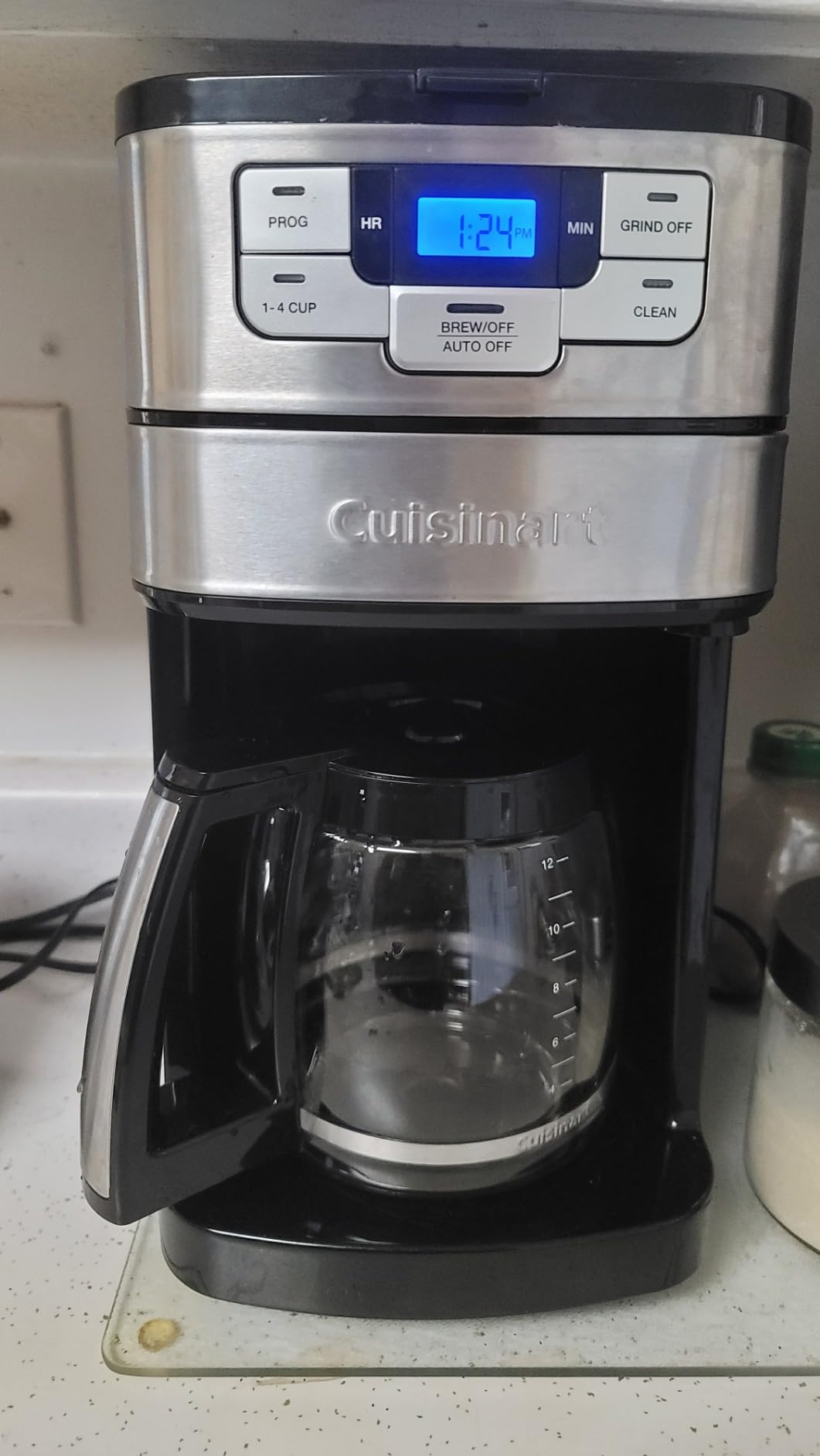 Cuisinart Automatic Grind & Brew 12-Cup Coffee Maker with Blade Grinder, Programmable Coffee Machine Glass Carafe with 1-4 Cup Setting, Brew Pause, Grind-Off Option, DGB-400NAS, Black/Stainless Steel customer photo 2