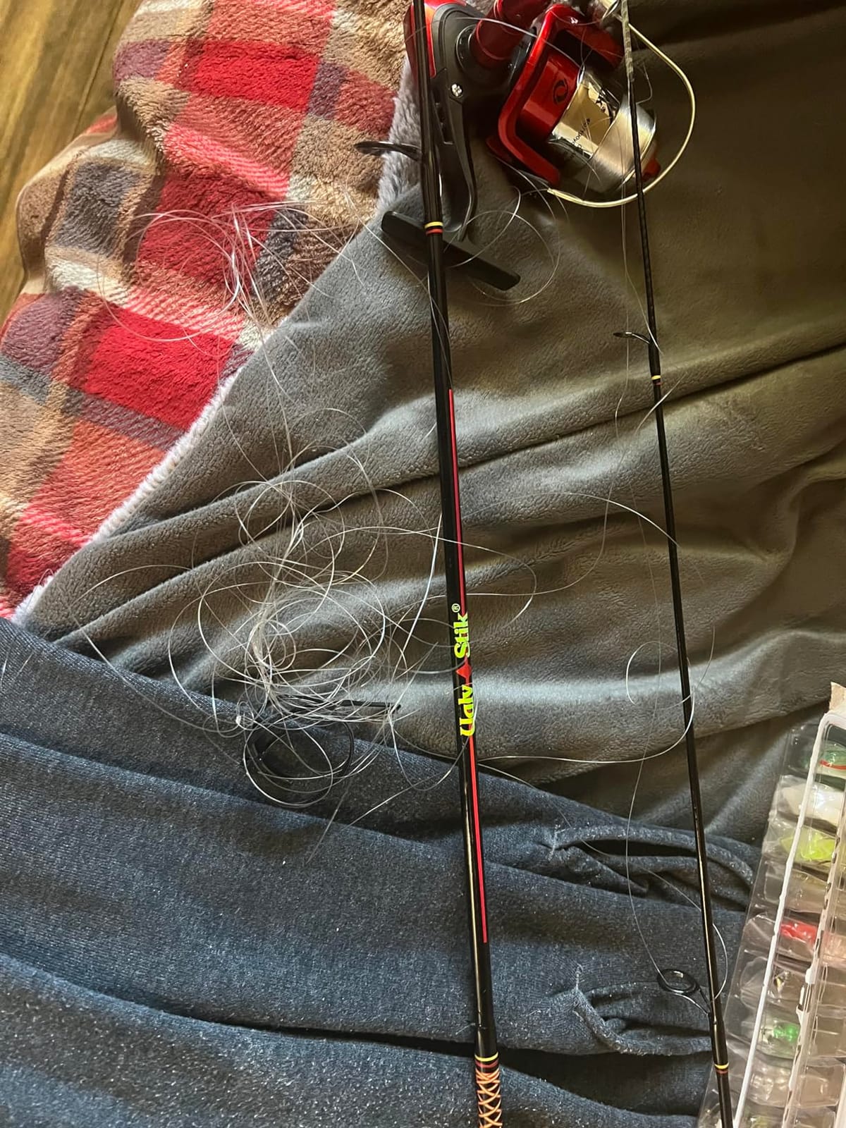 Ugly Stik 5’ Complete Spinning Kit Fishing Rod and Reel Spinning Combo, Ugly Tech Construction with Clear Tip Design, 5’ 2-Piece Rod, Red customer photo 1
