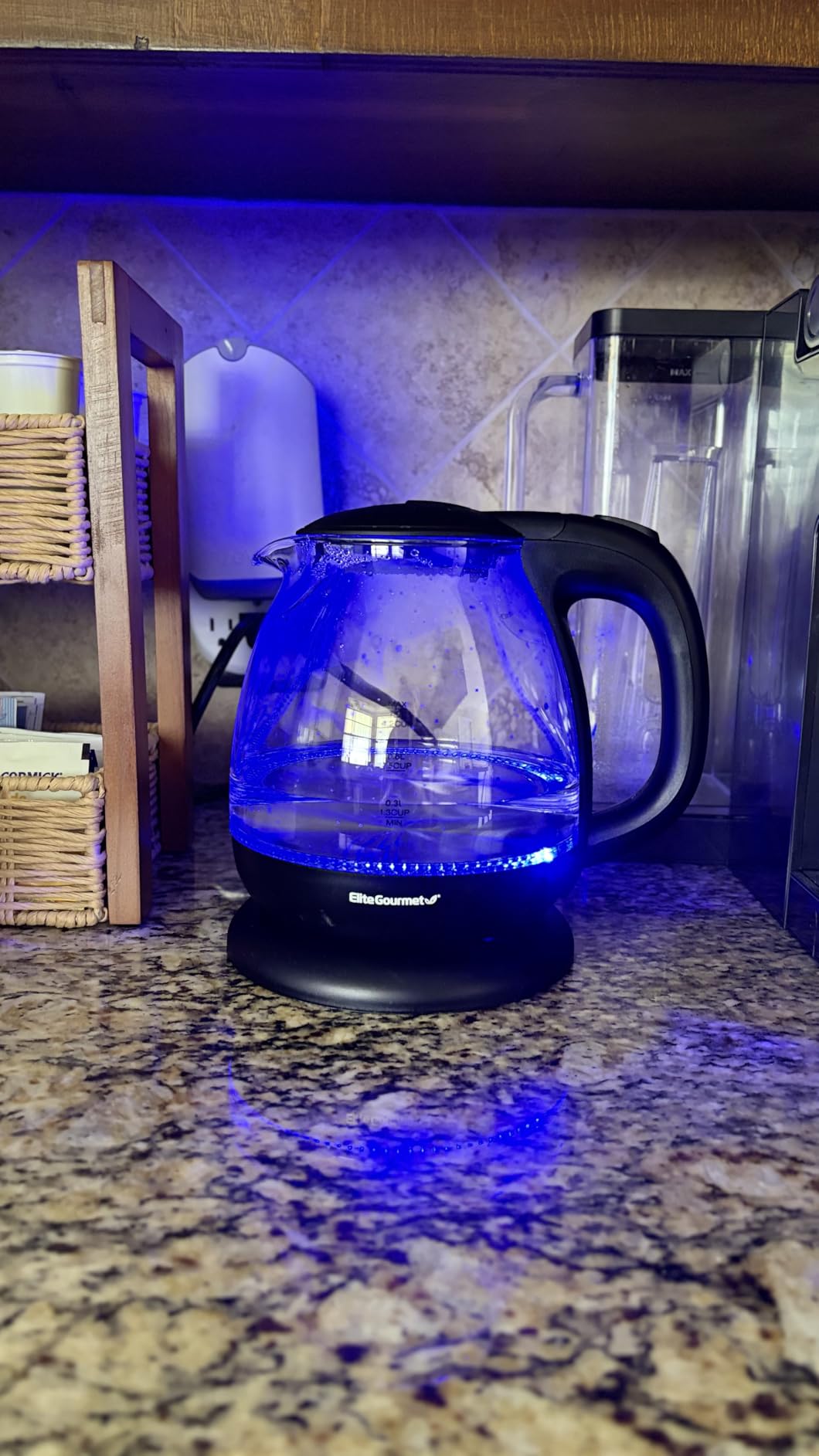 Elite Gourmet EKT1001 1.0L Glass Kettle, 1100W, Cordless Base, Black customer photo 1