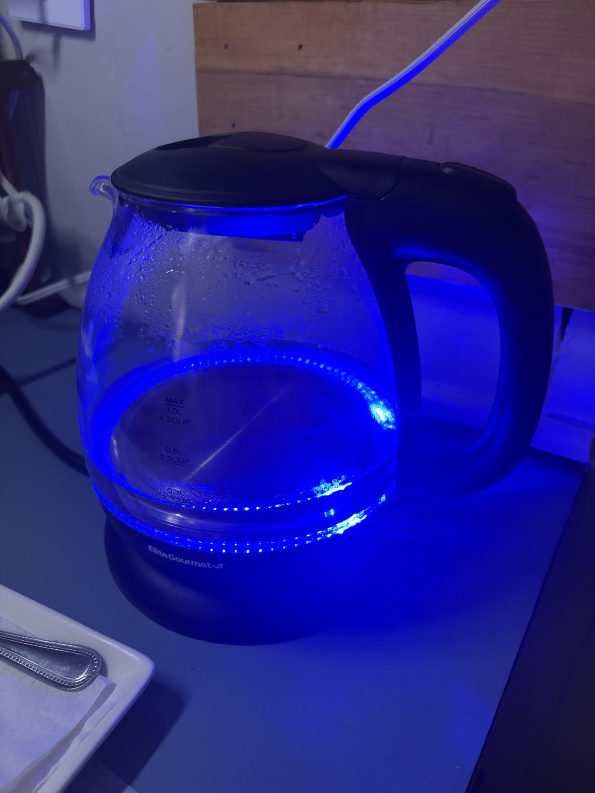 Elite Gourmet EKT1001 1.0L Glass Kettle, 1100W, Cordless Base, Black customer photo 2