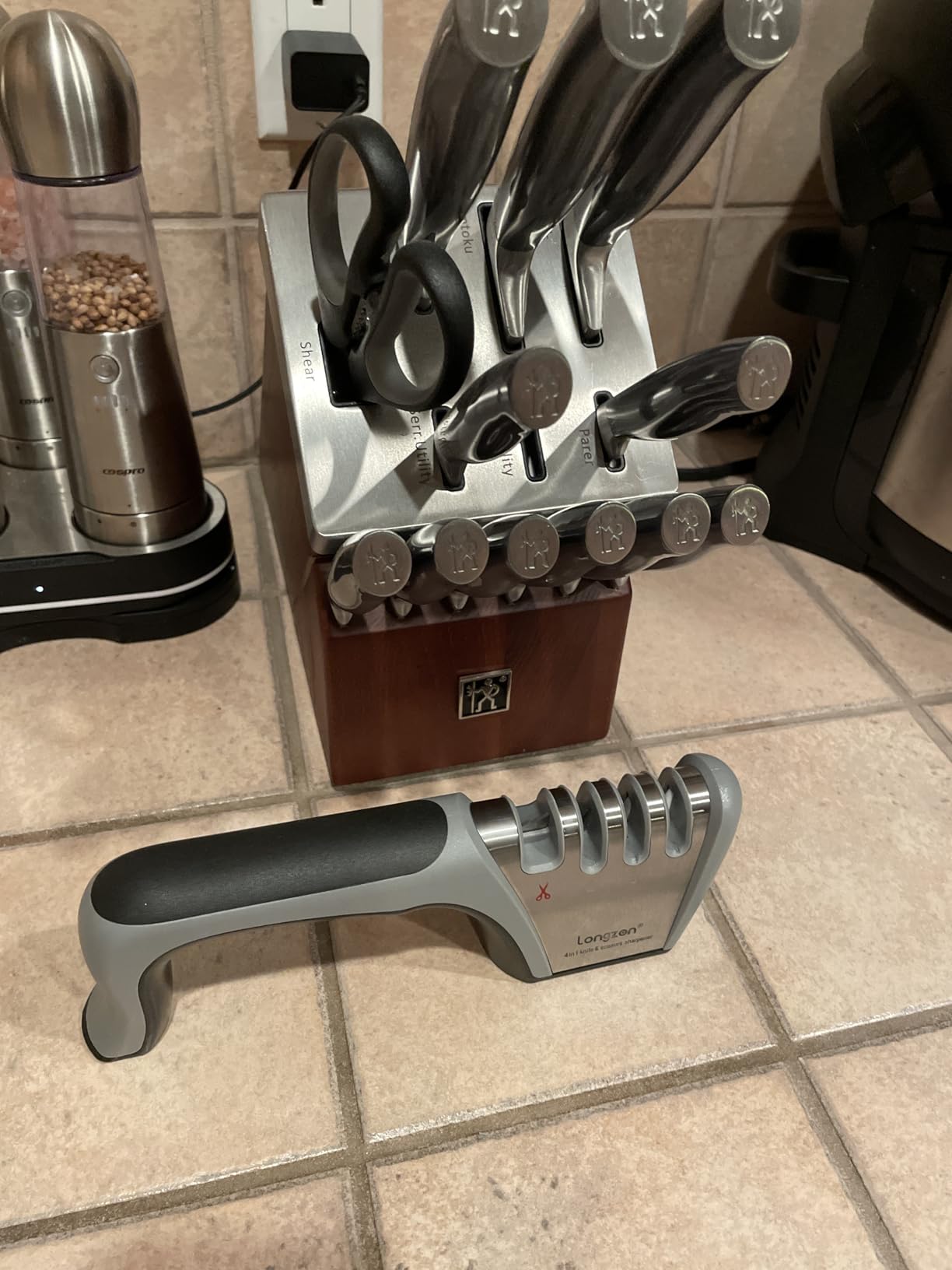 Longzon 5-in-1 Knife Sharpener 4 Stage with Cut-Resistant Glove, Quickly Sharpens & Restores Dull Blades, Easy & Safe for Home Manual Kitchen Use, Fits Most Knives and Scissors, Black+Silver customer photo 2