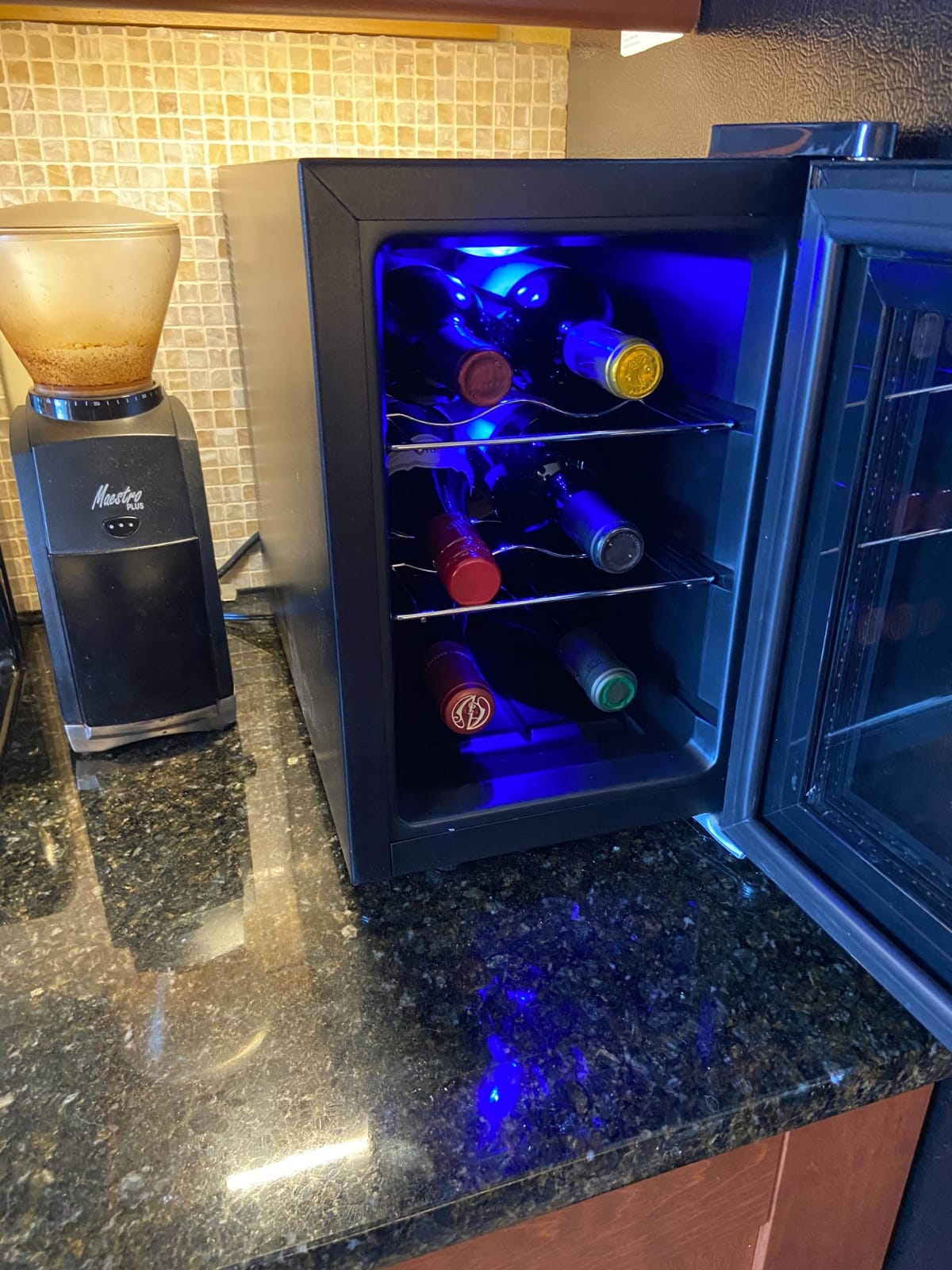 BLACK+DECKER 8-Bottle Thermoelectric Wine Cellar, BD60026, Black customer photo 1