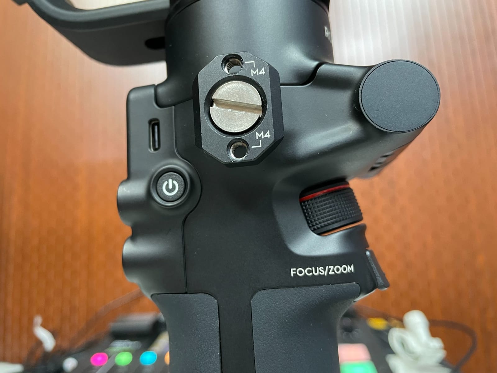 DJI RSC 2 - 3-Axis Gimbal Stabilizer for DSLR and Mirrorless Camera, Nikon, Sony, Panasonic, Canon, Fujifilm, 6.6 lb Payload, Foldable Design, Vertical Shooting, OLED Screen, Black customer photo 1