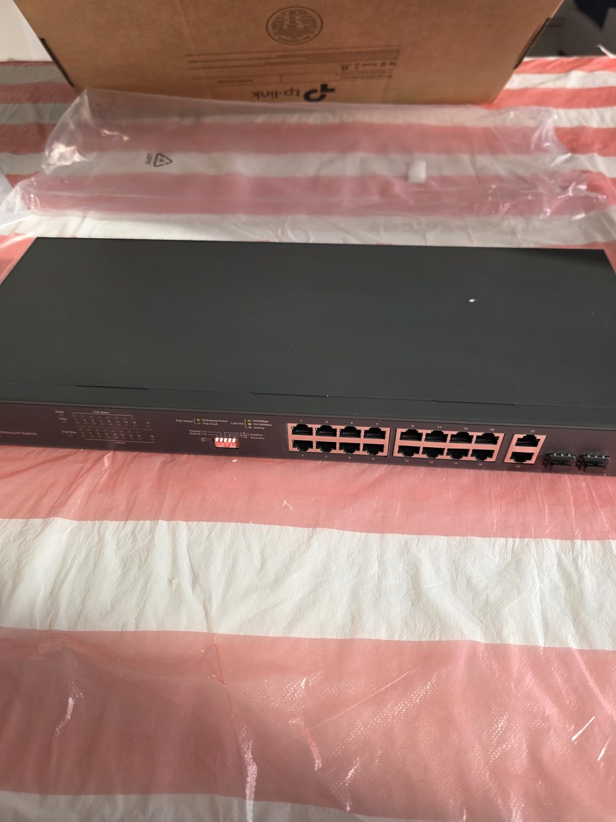 TP-Link TL-SG1428PE, 24 Port Gigabit Easy Smart Managed PoE+ Switch customer photo 1
