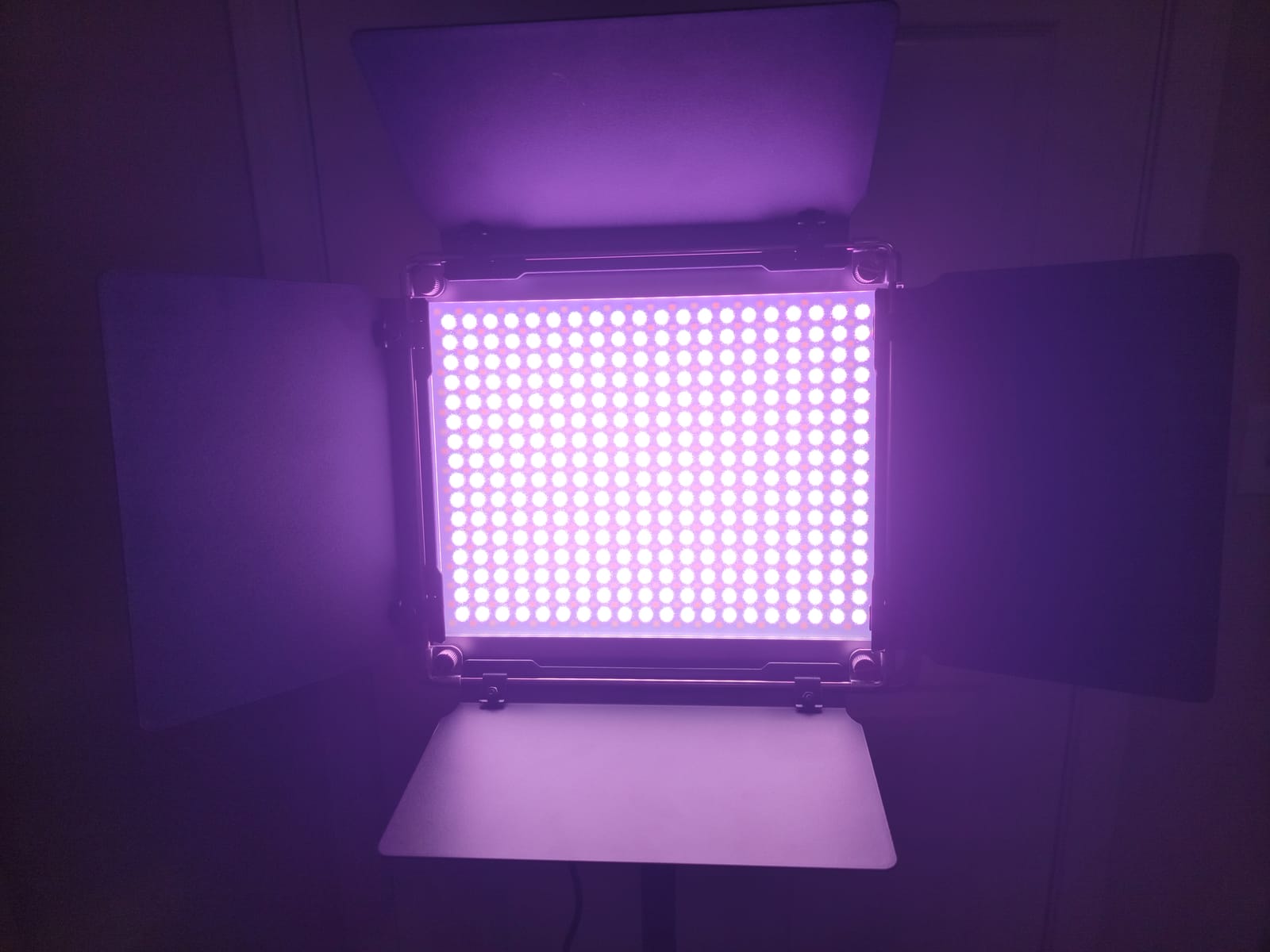 NEEWER 660 PRO RGB LED Video Light with App Control/Barn Door/U Bracket customer photo 1