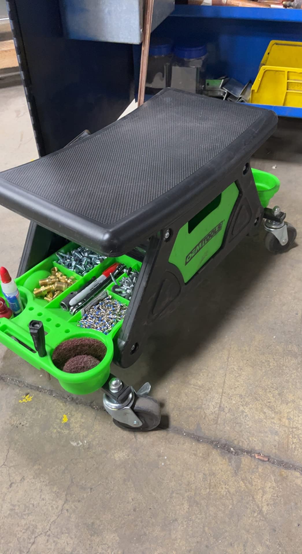 OEMTOOLS 24986 Heavy-Duty Rolling Workbench and Creeper Seat, Mechanics Stool with Wheels, Creepers, Shop Stools with Wheels, Automotive, Green and Black 300 LB Capacity customer photo 2