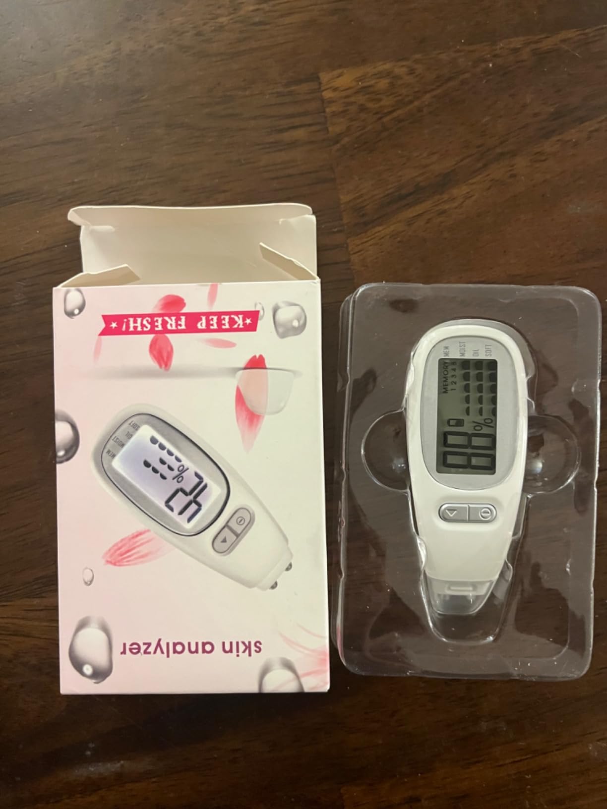 Portable digital facial moisture tester skin analyzer facial hydration corneometer skin hydration meter water oil tester for face skin care with backlight LCD display gifts for girls women customer photo 1