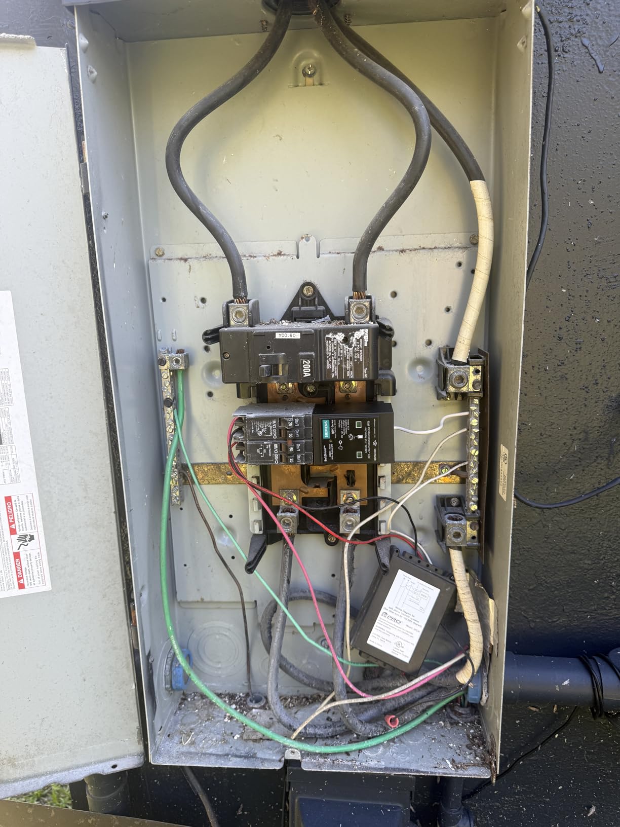 SIEMENS BOLTSHIELD Plug-in Surge Protection Device 2-Pole 65kA 120/240V, 1Ø, 3W customer photo 1