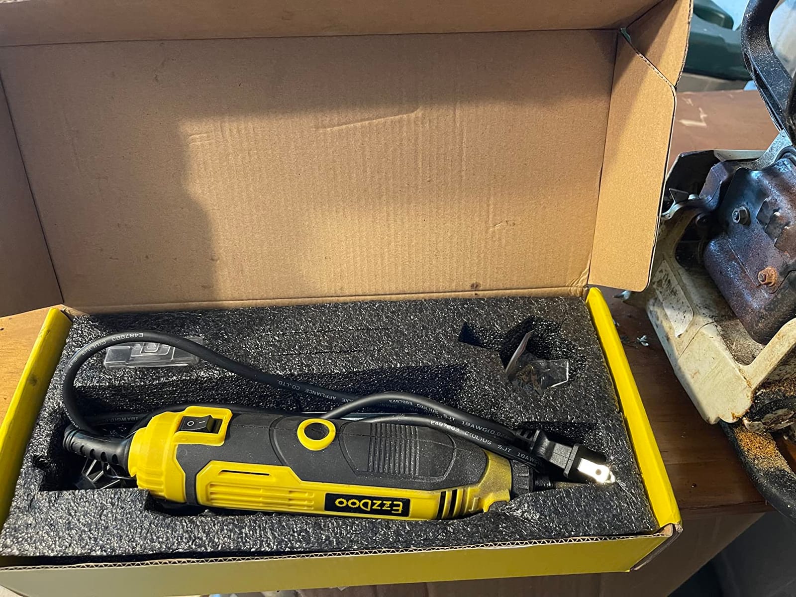 EzzDoo Electric Chainsaw Sharpener Kit with 6 Titanium-Coated Diamond Bits - Handheld Chain Saw Sharpener Tool for All Chains - No Removal Required, Easy and Fast Chainsaw Sharpening Kit customer photo 1