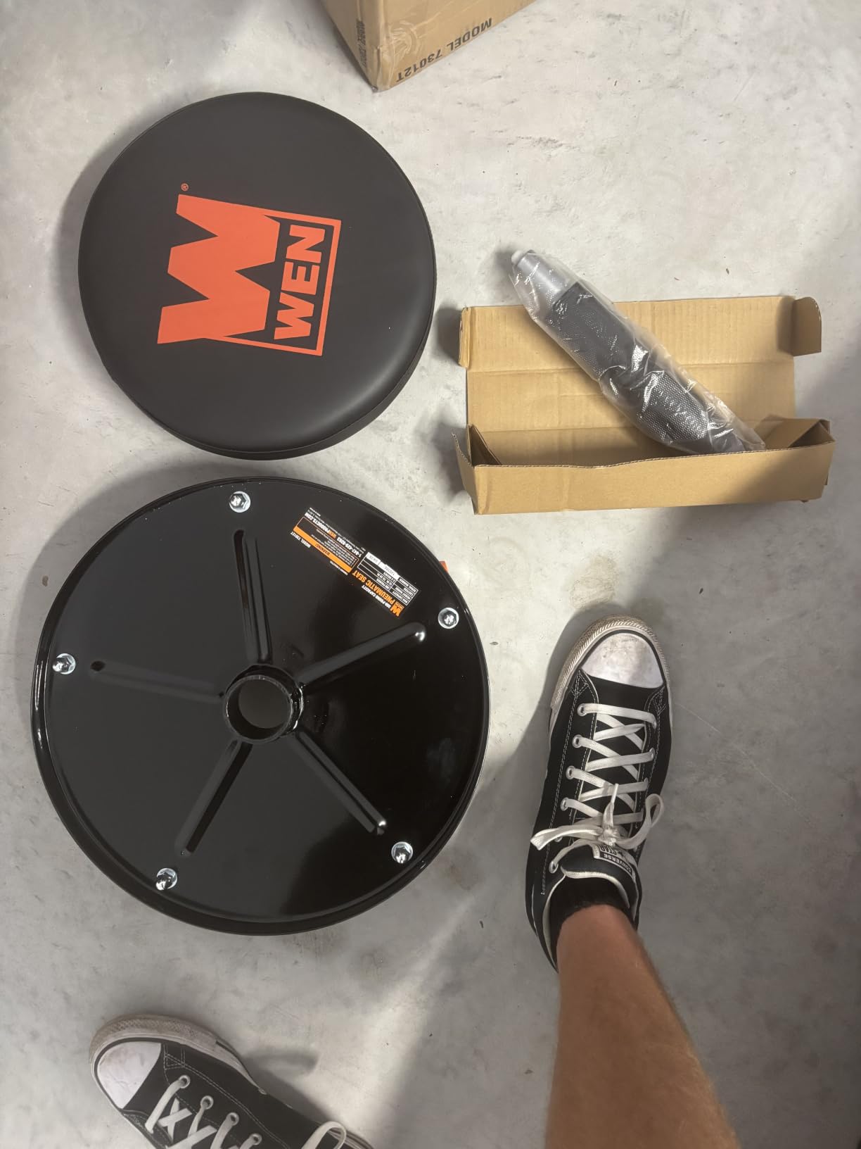 WEN 73012T 300-Pound Capacity Pneumatic Rolling Mechanic Stool customer photo 2