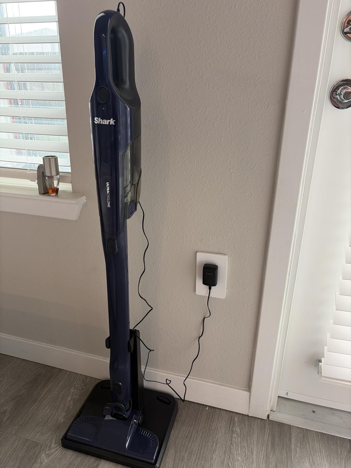 Shark WANDVAC Cordless Hand Vac, Rose Gold, WV201RGBRN customer photo 1