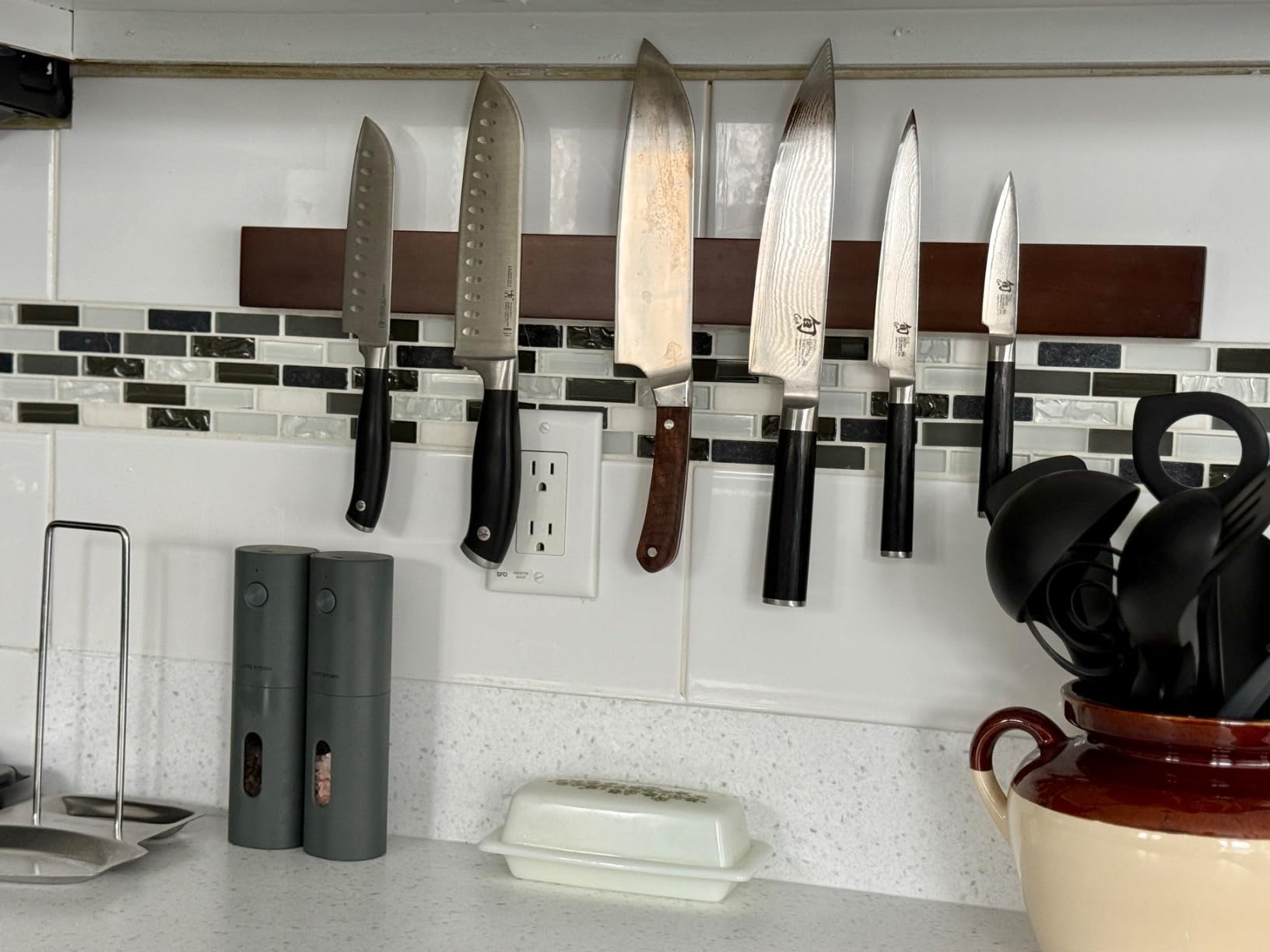 Premium 24 Inch (Large Size) Dark Walnut Wood Magnetic Knife Holder – Professional Wooden Magnetic Knife Strip - Space-Saving Knife Rack/Knife Bar With Powerful Magnetic Pull Force (Upgraded Version) customer photo 1