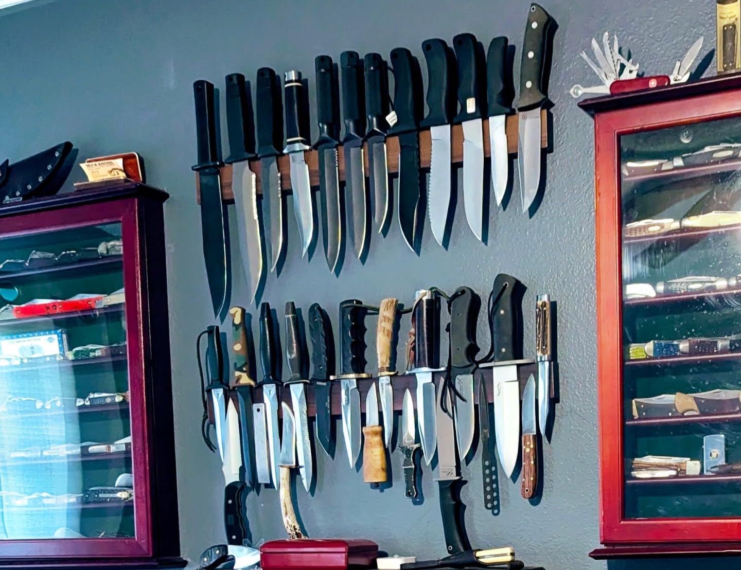 Premium 24 Inch (Large Size) Dark Walnut Wood Magnetic Knife Holder – Professional Wooden Magnetic Knife Strip - Space-Saving Knife Rack/Knife Bar With Powerful Magnetic Pull Force (Upgraded Version) customer photo 2