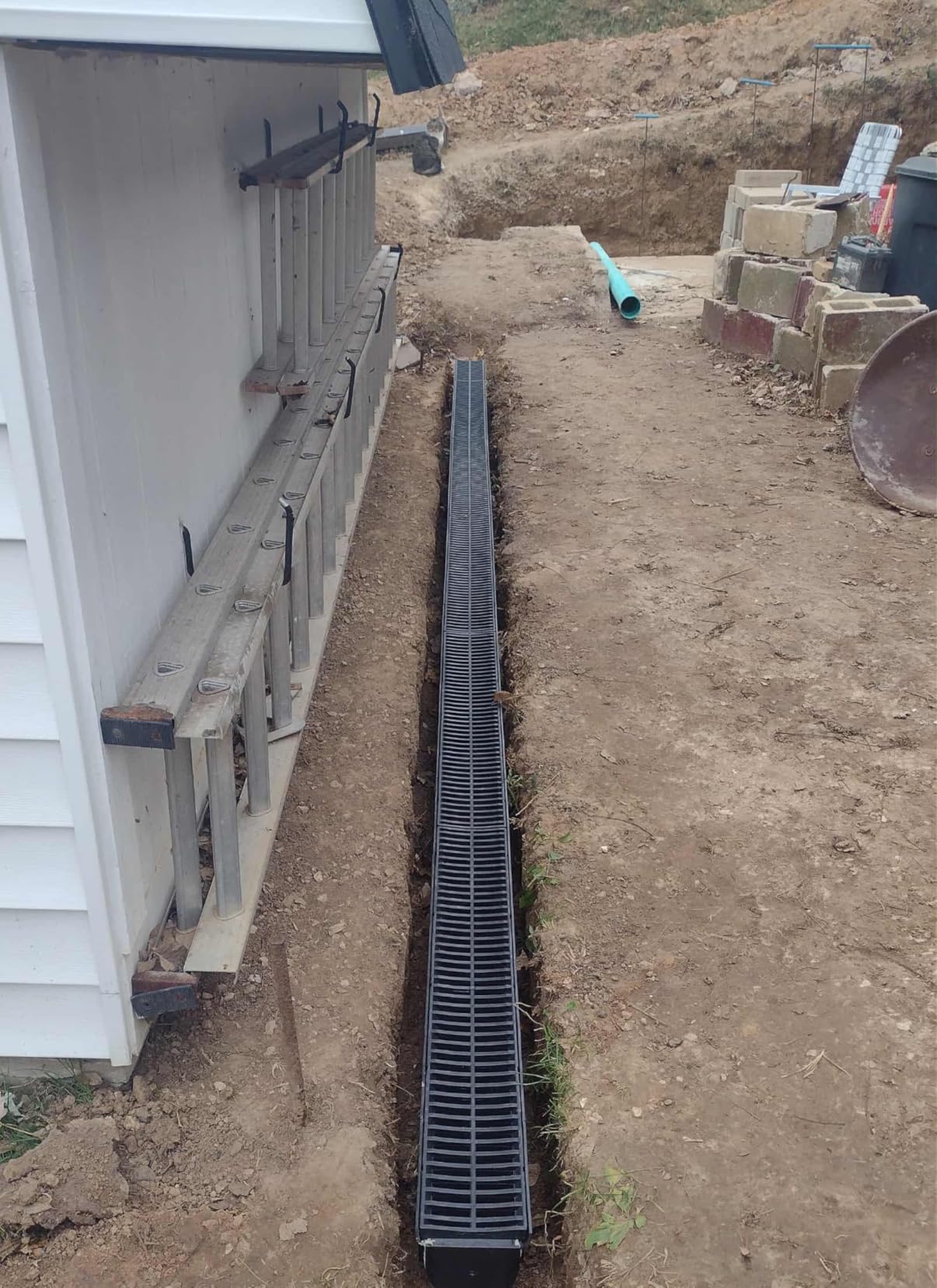 VEVOR Trench Drain System, Channel Drain with Plastic Grate, 5.9x5.1-Inch HDPE Drainage Trench, Black Plastic Garage Floor Drain, 3x39 Trench Drain Grate, with 3 End Caps, for Garden, Driveway-3 Pack customer photo 1