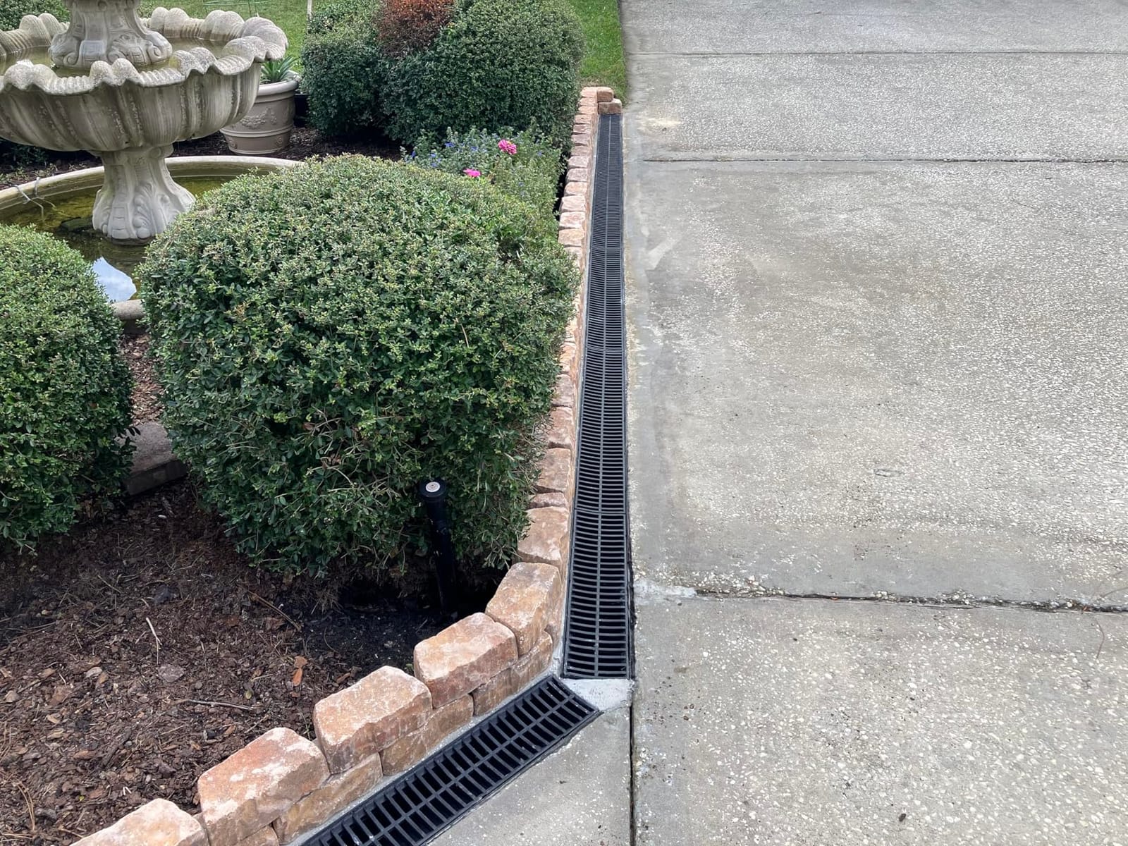VEVOR Trench Drain System, Channel Drain with Plastic Grate, 5.9x5.1-Inch HDPE Drainage Trench, Black Plastic Garage Floor Drain, 3x39 Trench Drain Grate, with 3 End Caps, for Garden, Driveway-3 Pack customer photo 2