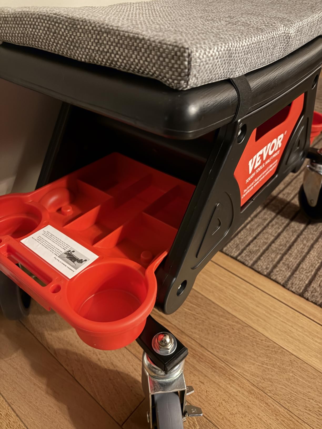 VEVOR Mechanic Stool 300 LBS Capacity Garage Stool Gift for Men, Heavy Duty Rolling Mechanics Seat, with Three Slide Out Tool Trays and Drawer, Tools for Automotive Auto Repair customer photo 1