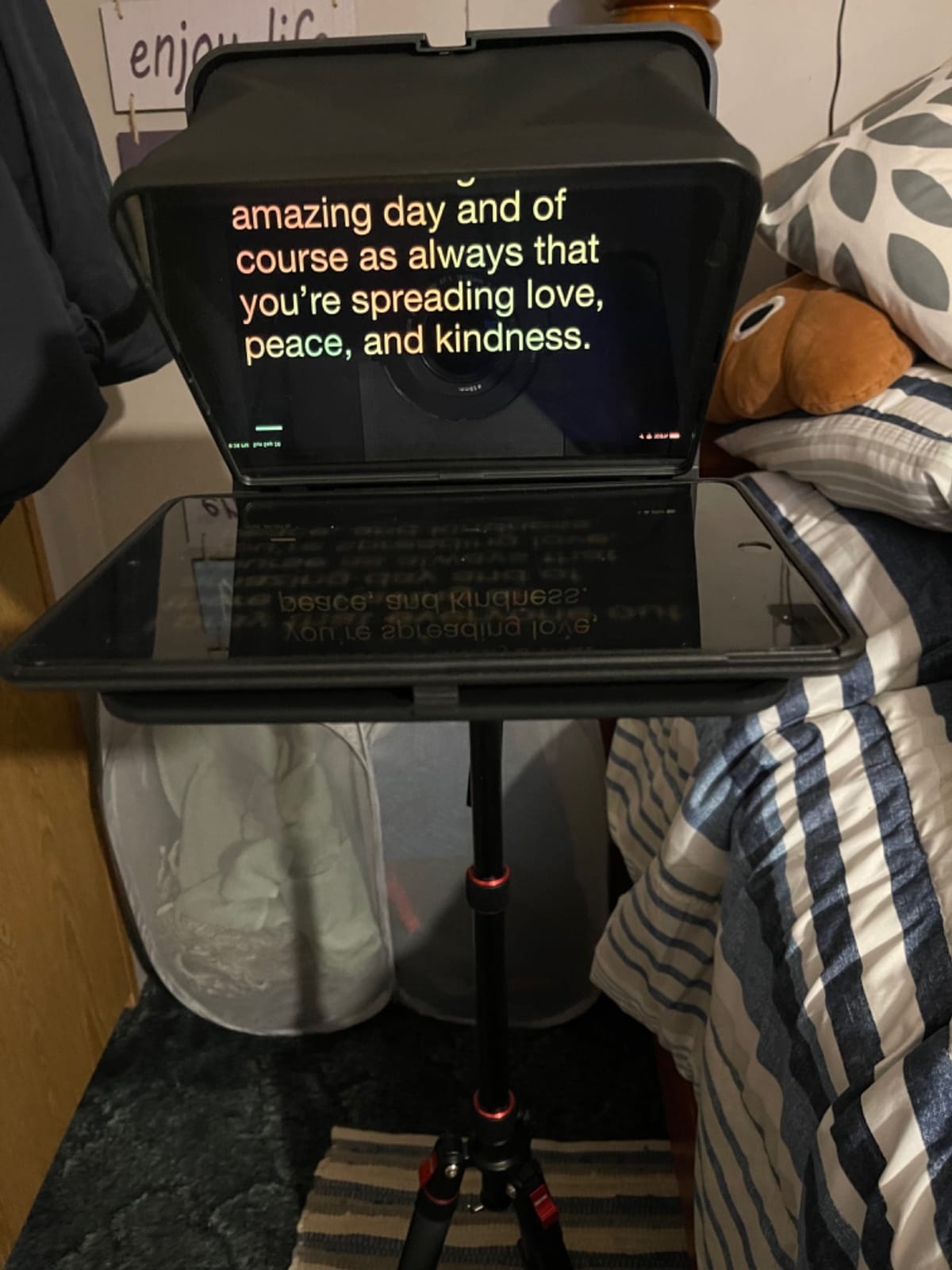 LENSGO 9.7” Teleprompter for Camera iPad Tablet Smartphone w/Remote Control, APP Compatible with iOS & Android System for Online Teaching Vlogger Live Streaming Interview, Fold in One Sec customer photo 2