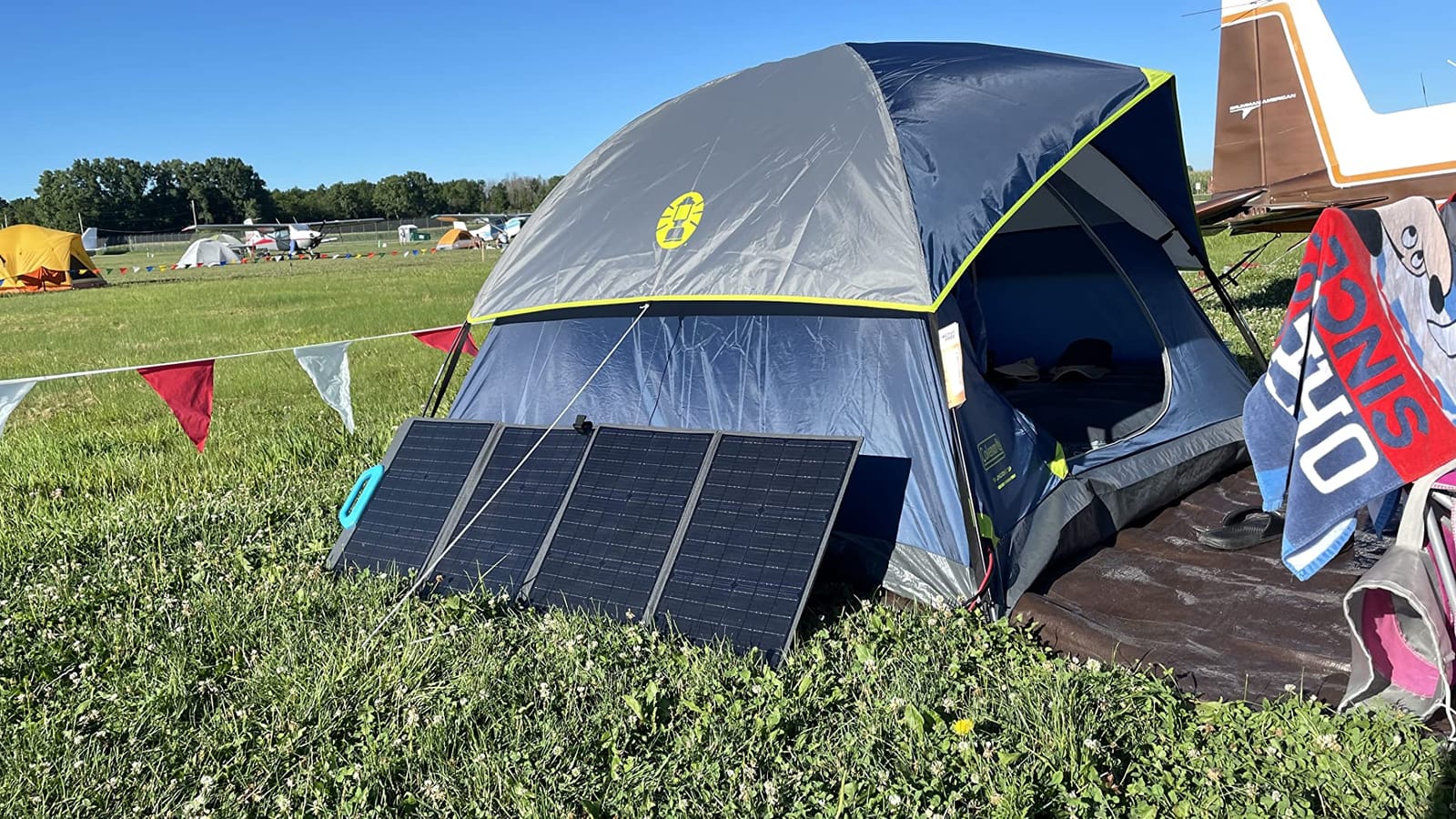 BLUETTI 100W Portable Solar Panel 23.4% High Efficiency IP67 Waterproof customer photo 2