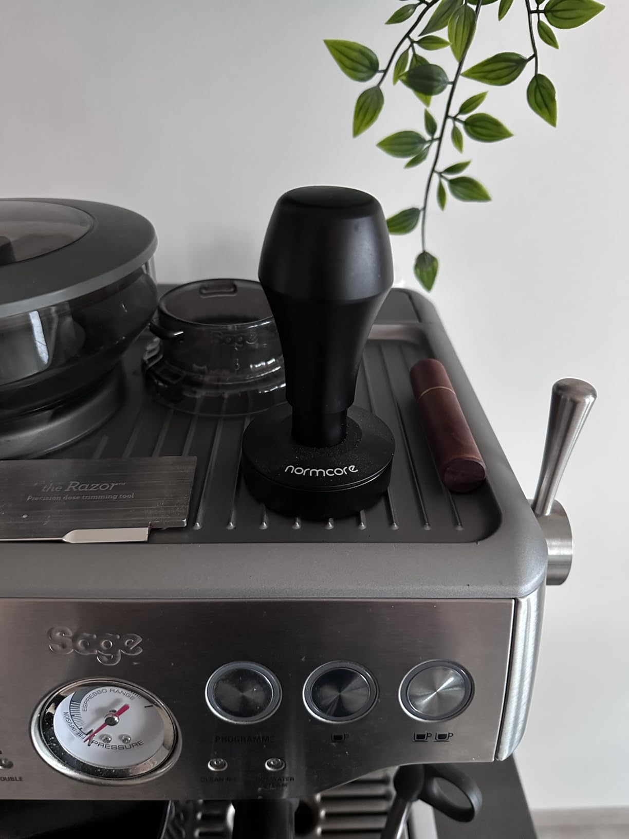 Normcore V4 Coffee Tamper 53.3mm - Spring-Loaded Tamper - Barista Espresso Tamper with 15lb / 25lb / 30lbs Replacement Springs - Anodized Aluminum Handle and Stand - Flat Base, Black customer photo 1