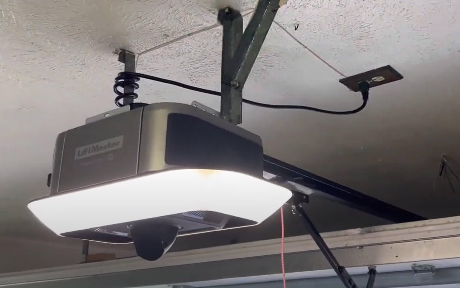 Secure 6690L (Replaced 87504) Belt Drive Smart Opener with Camera, LED Corner to Corner Lighting and Battery Backup Plus 2 Ace Stickers customer photo 1