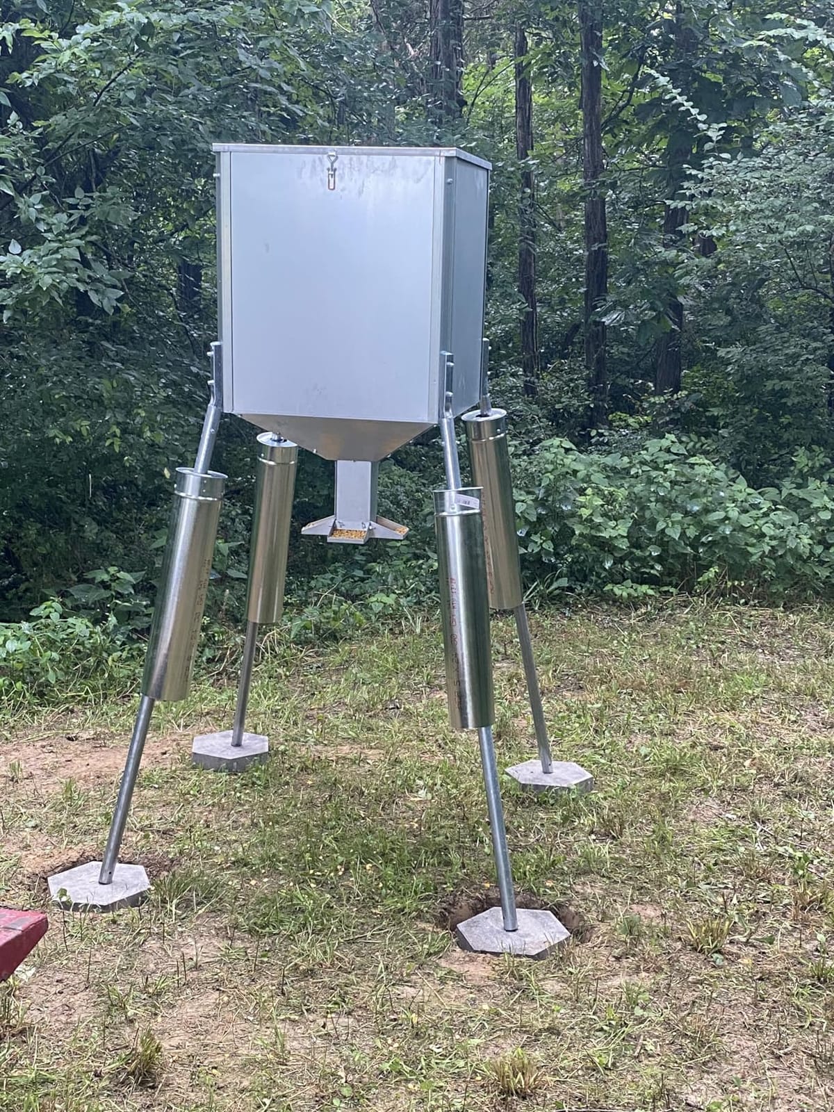HECASA Steel 450LB Capacity Big Game Gravity Metal Deer Feeder Galvanized Hunting w/o Foot Kit Tripod Feeder customer photo 2