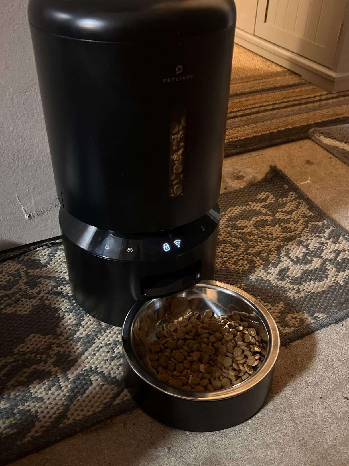 PETLIBRO Automatic Cat Feeder, 5G WiFi Automatic Dog Food Dispenser with Freshness Preservation, 5L Timed Pet Feeder with Low Food Sensor, Up to 10 Meals Per Day, Granary Black customer photo 2
