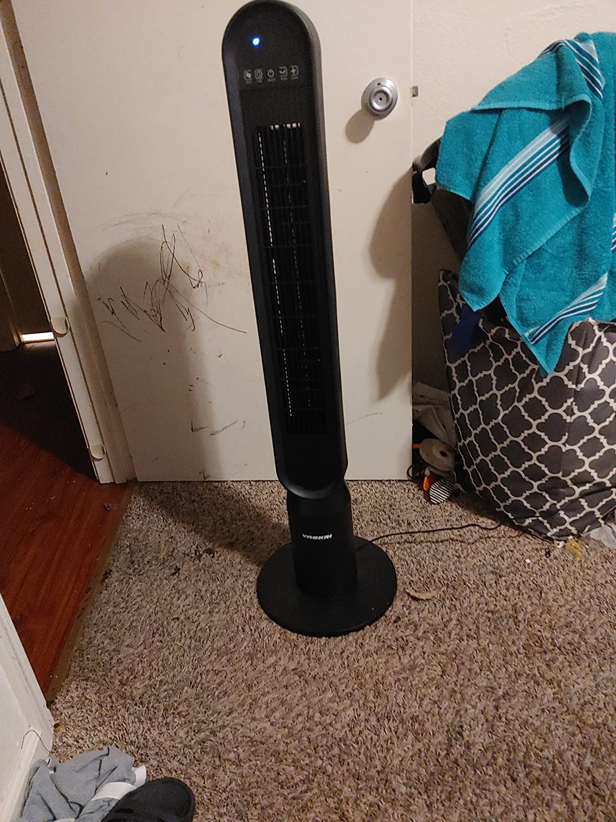 VAGKRI Tower Fan for Bedroom, 42 Inch Quiet Floor Fan with 135° Vertical 90°Oscillation Fans for Indoors, 4 Modes, 4 Speeds, 15H Timers Standing Bladeless Fans with Remote Black customer photo 2