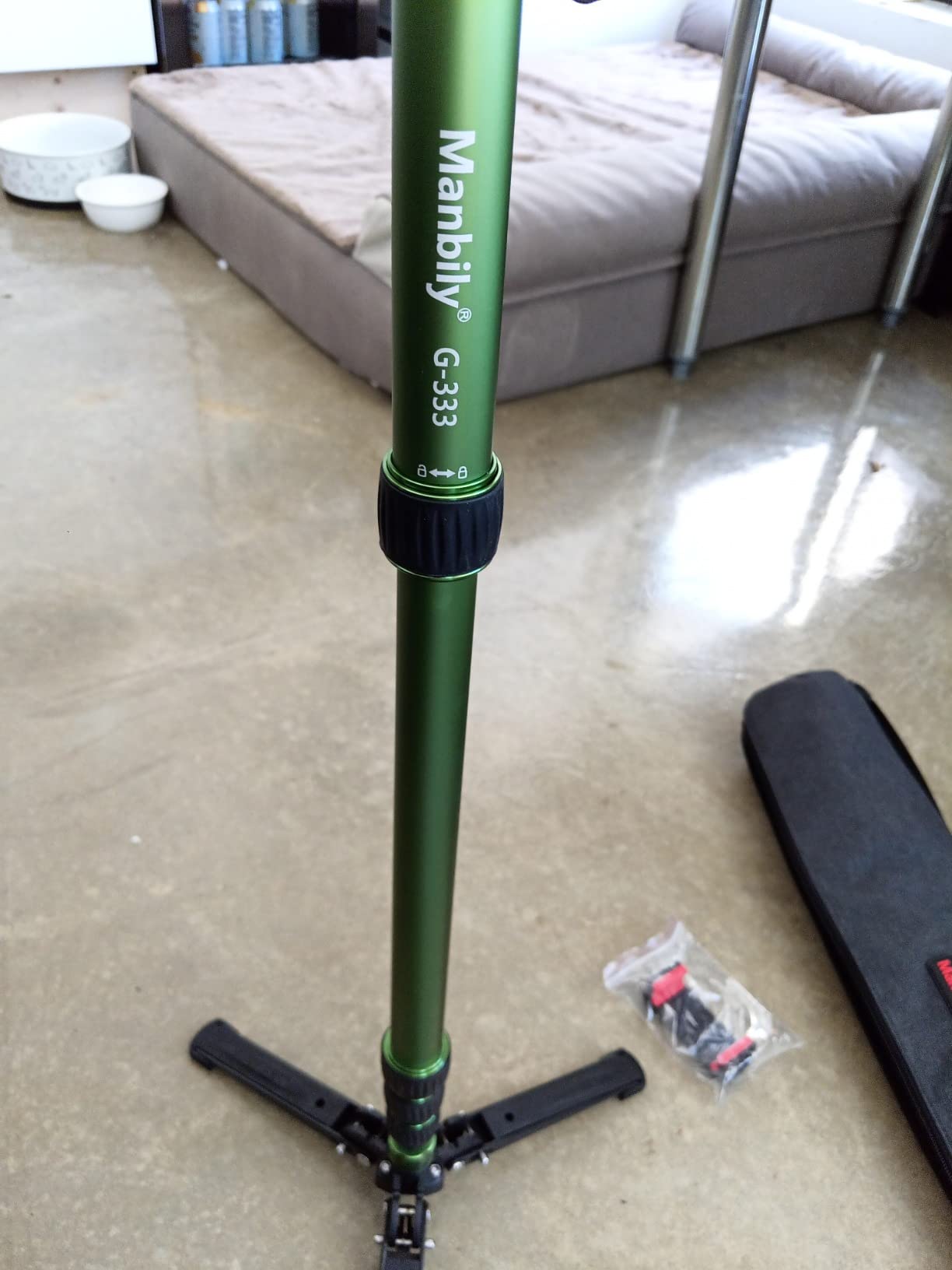 Manbily Shooting Stick Monopod with Tri-Stand Tripod Base, with Rotating and Removeable U-Shaped Yoke for Hunting, Shooting, and Outdoors-Green (G-333) customer photo 1