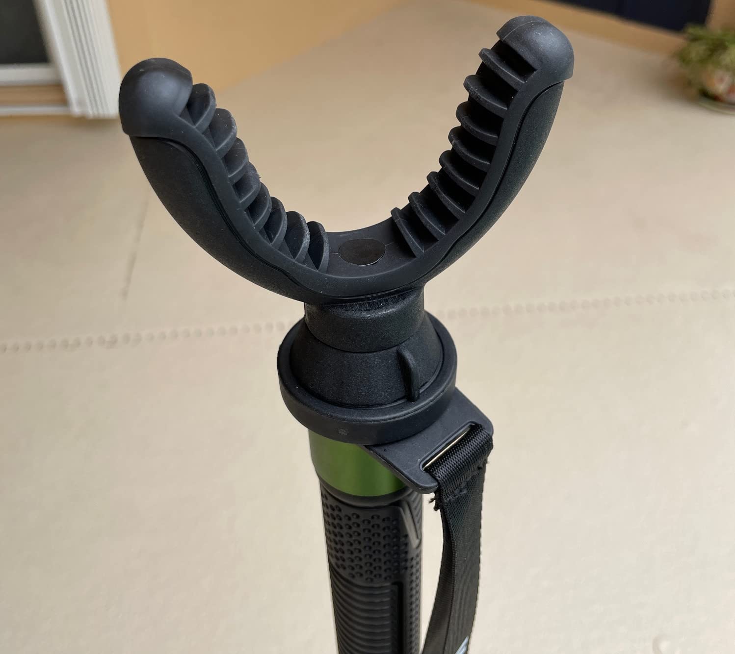 Manbily Shooting Stick Monopod with Tri-Stand Tripod Base, with Rotating and Removeable U-Shaped Yoke for Hunting, Shooting, and Outdoors-Green (G-333) customer photo 2