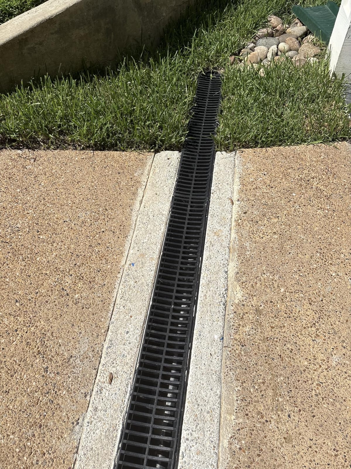 VEVOR Trench Drain System Channel Drain 5.9x5.1-Inch HDPE Drainage Trench customer photo 1