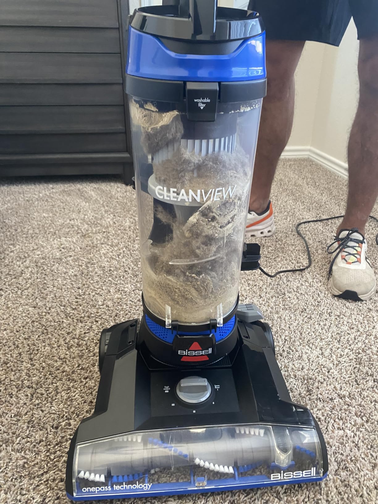 Bissell CleanView Upright Vacuum with Active Extension Wand, XL 2L Dirt Tank Capacity, Powerful Suction & OnePass Technology for Carpets & Hard Floors, 3536 customer photo 1