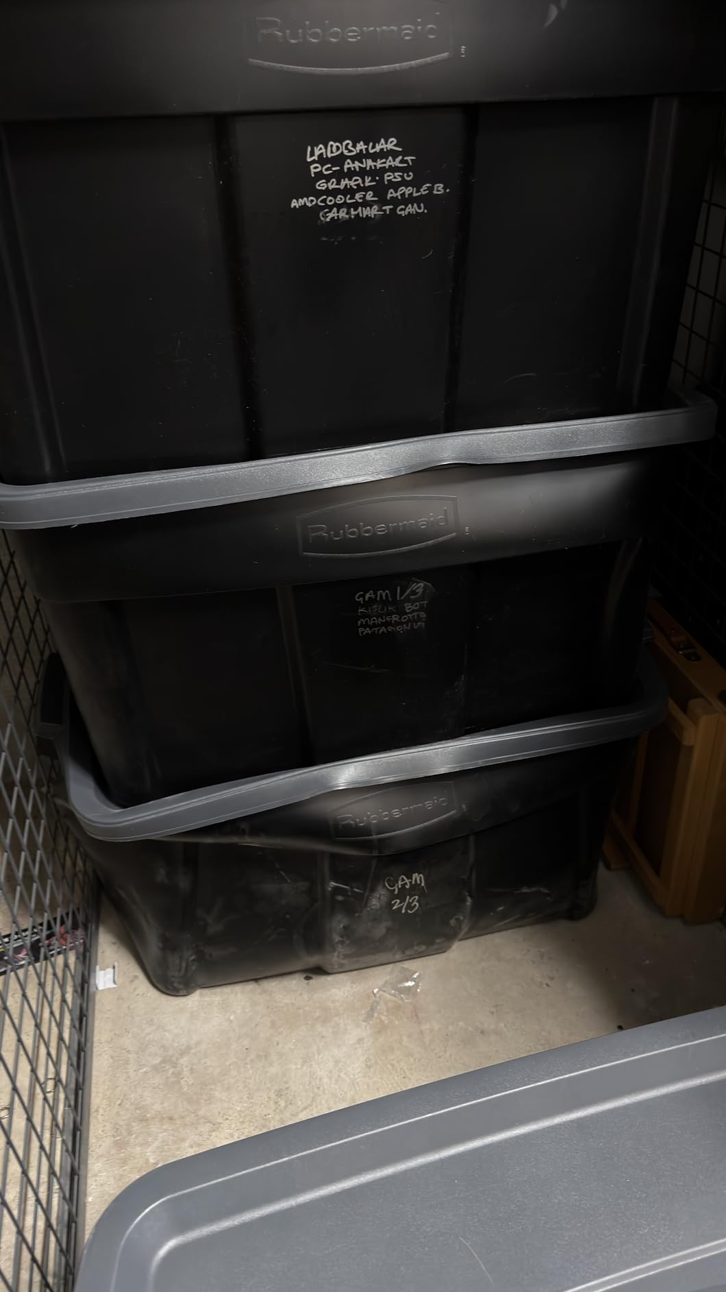 Rubbermaid 6-Pack Totes for Storage with Lids, Heavy Duty Plastic Storage Bins with Lids, Black Gray, 10 GAL - Stackable for Garage, Attic, Camping (10 GAL - 6 Pack Solid Black and Grey) customer photo 1