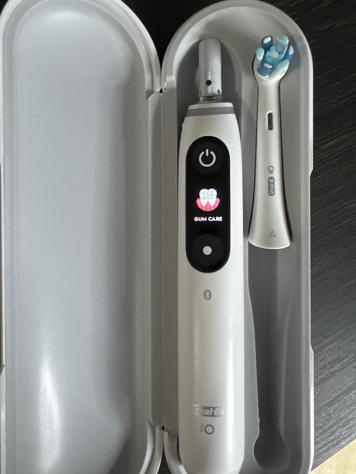 Oral-B Rechargeable Electric Toothbrush, iO5 Customizable Clean, 5 Cleaning Modes, Visual Pressure Sensor to Protect Gums, Travel Case, White customer photo 1